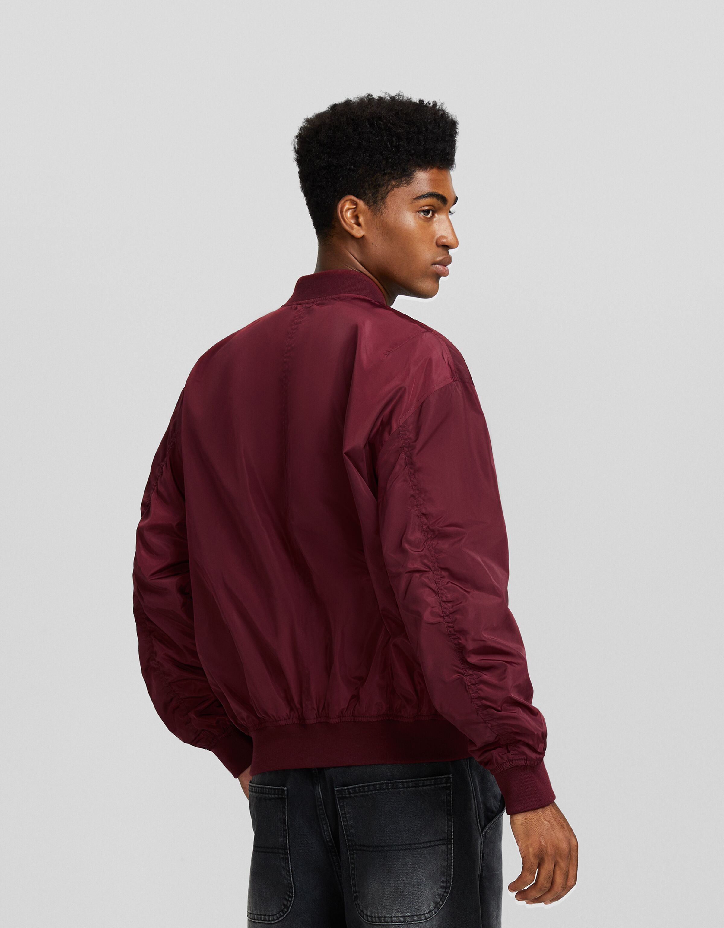 Cazadora bomber ligera técnica