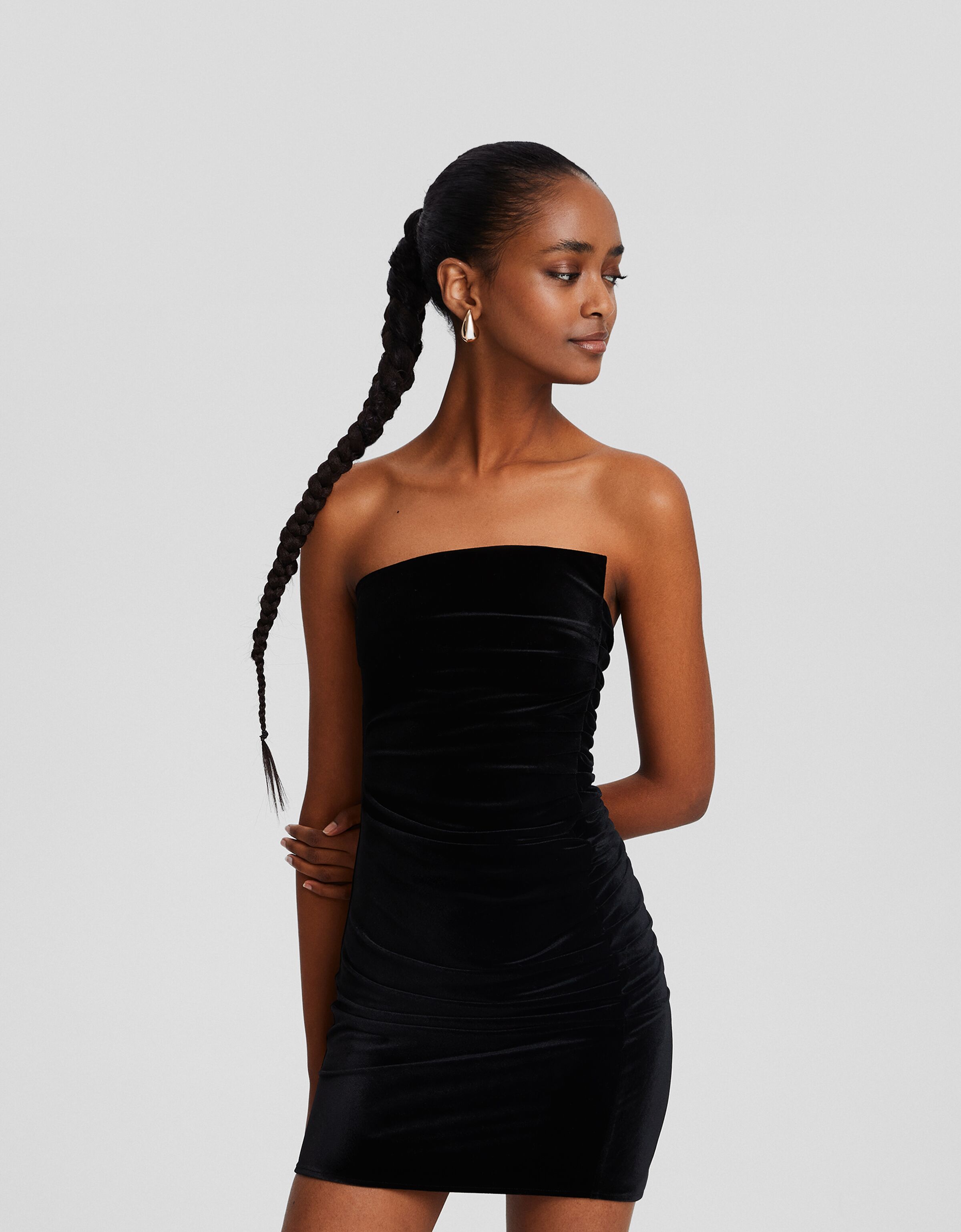 Vestido mini bandeau terciopelo frunce lateral