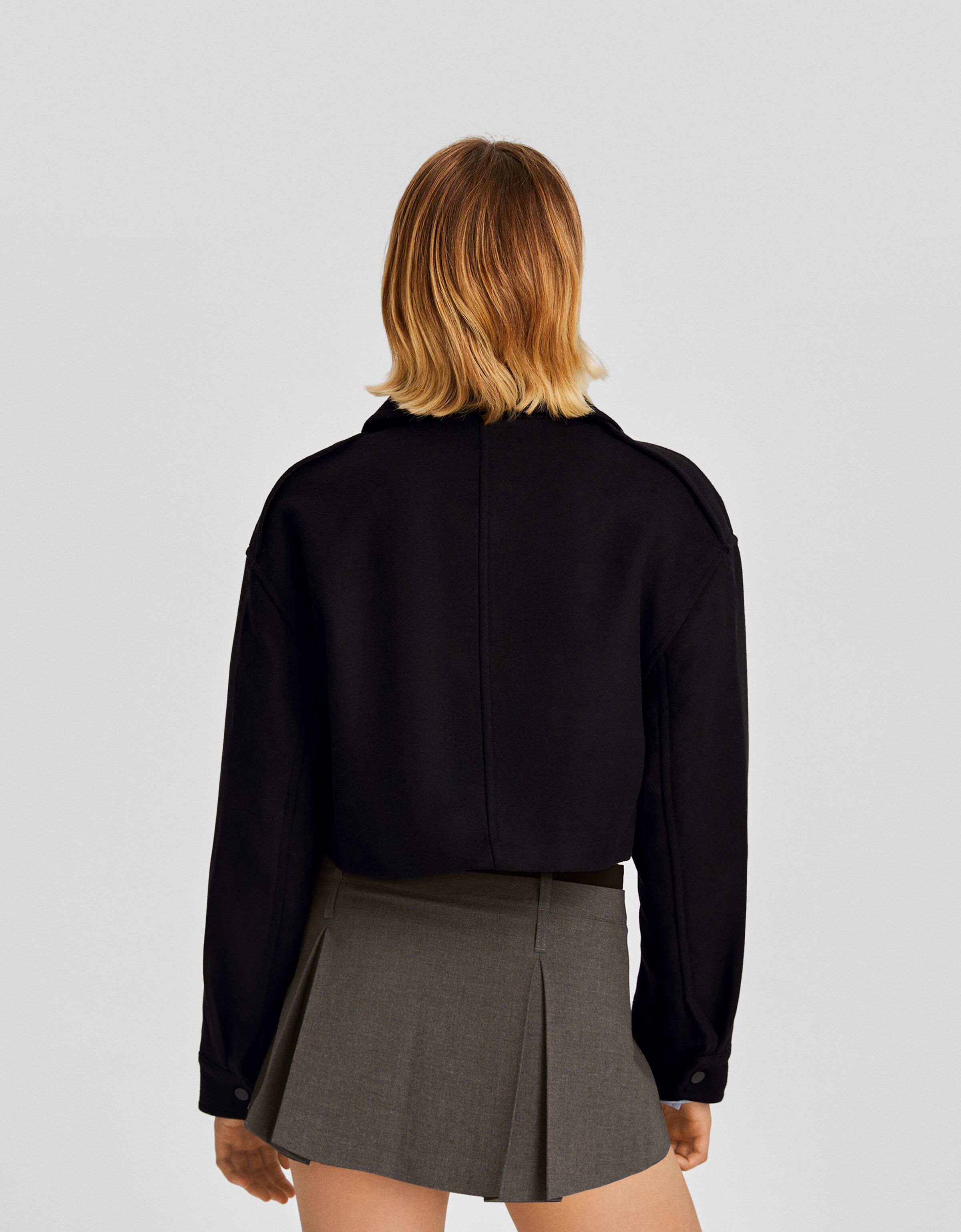 Cazadora cropped bolsillos