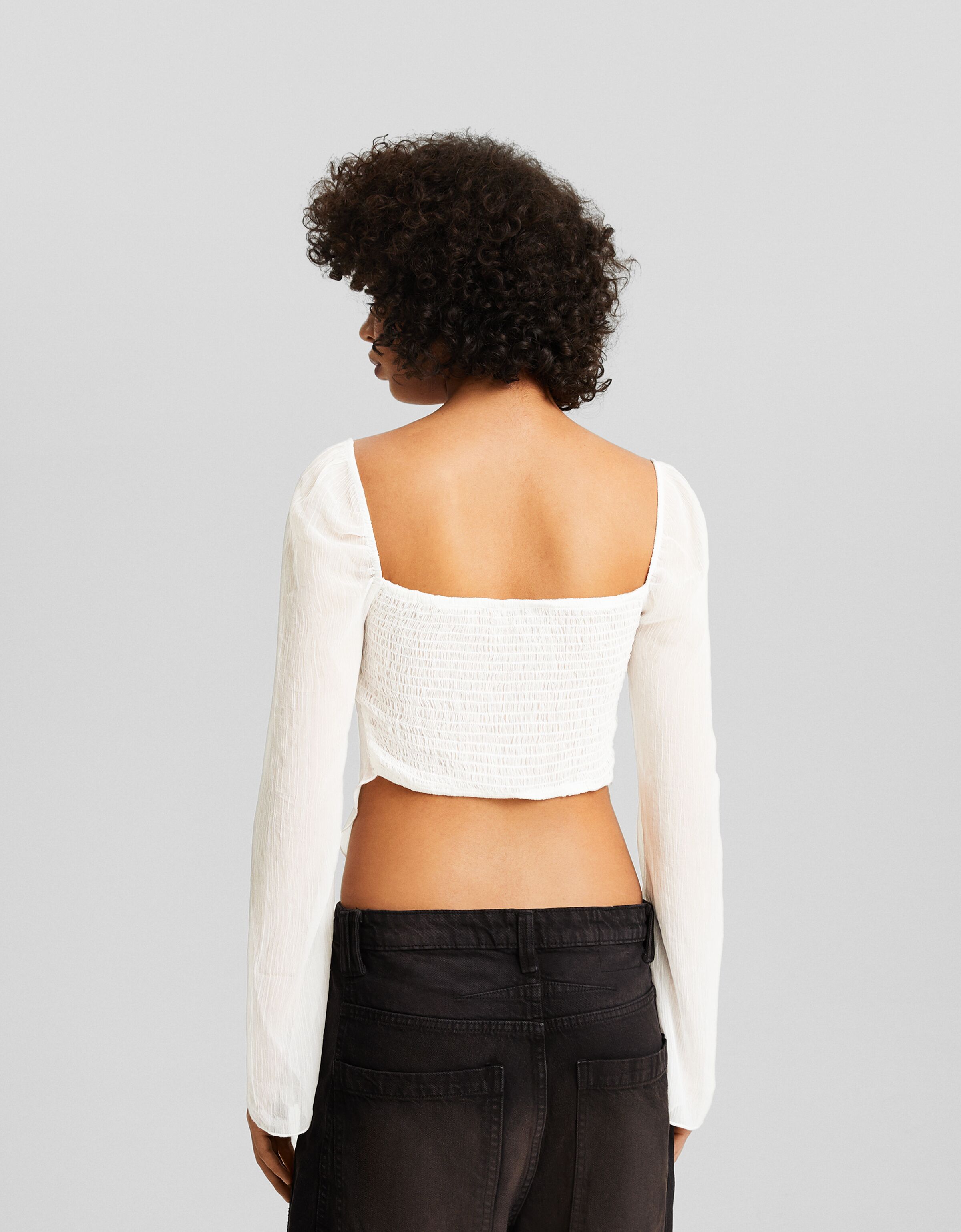 Blusa manga larga chifón cropped detalle