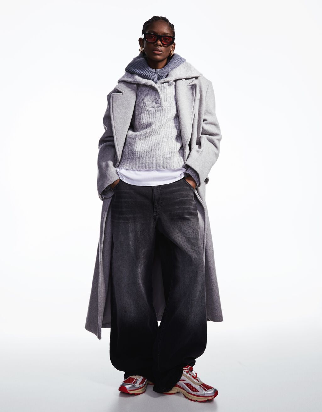 Zapatillas detalles metalizados y tirador tipo trekking