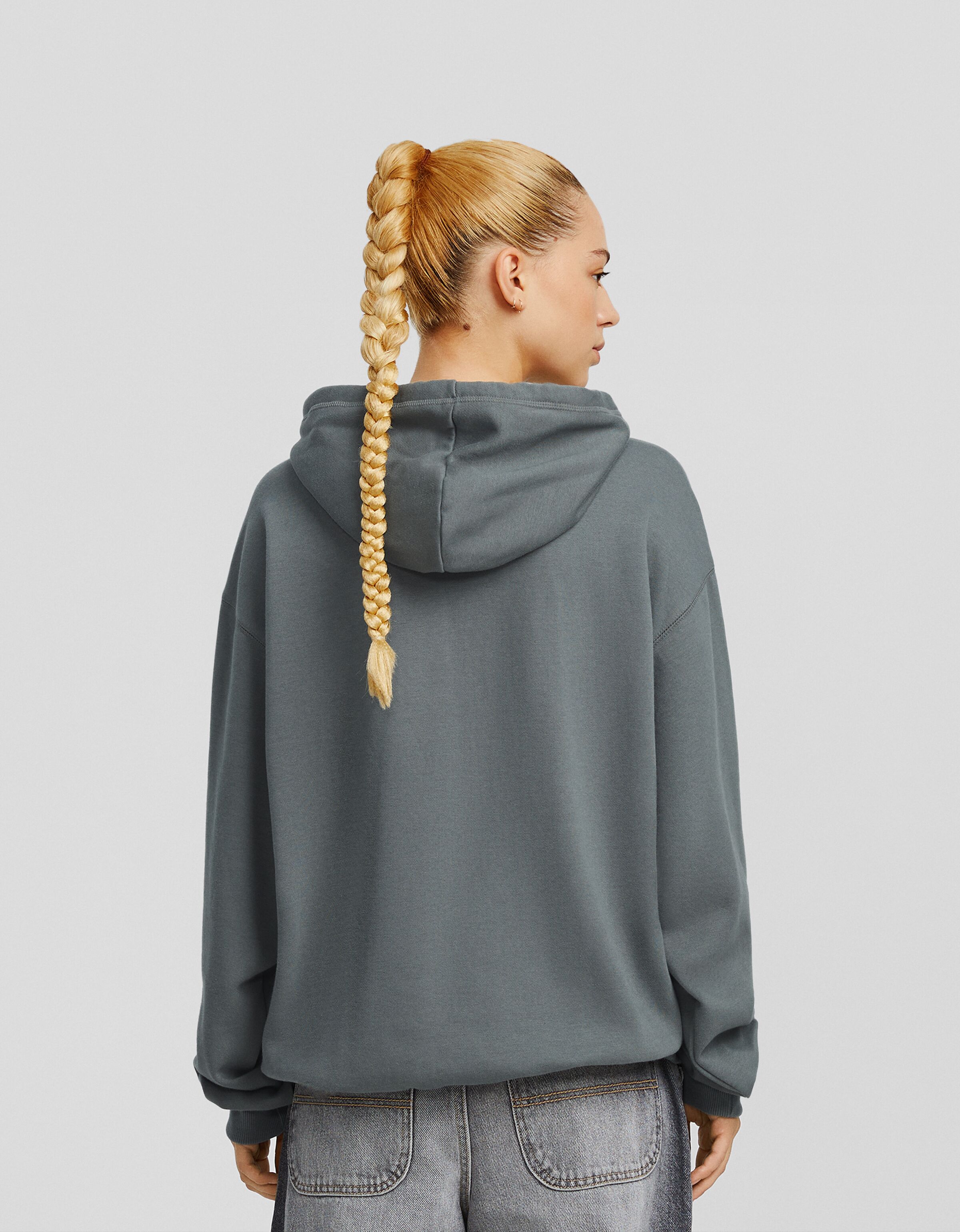 Sudadera capucha oversize bolsillo