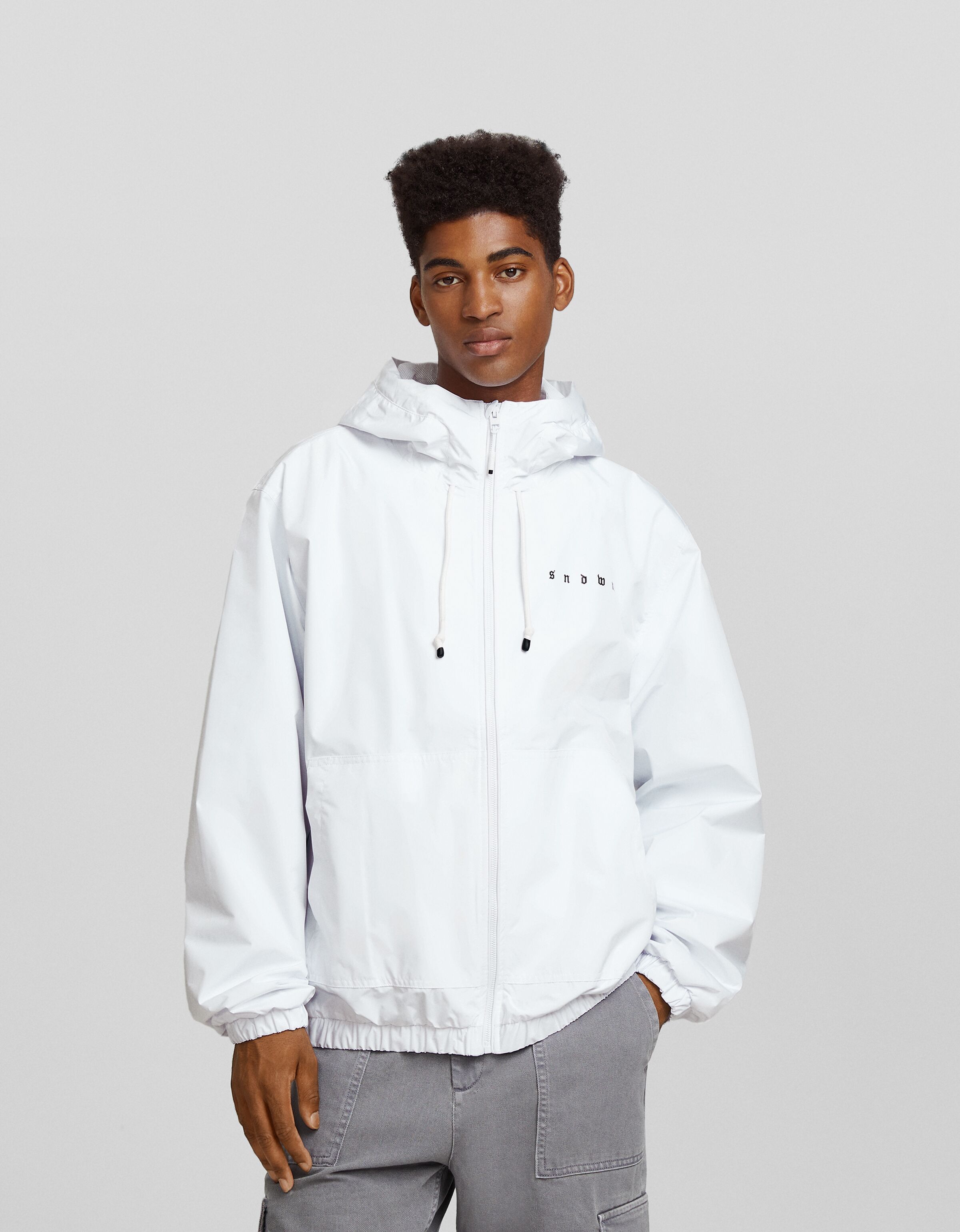 Cazadora capucha ligera