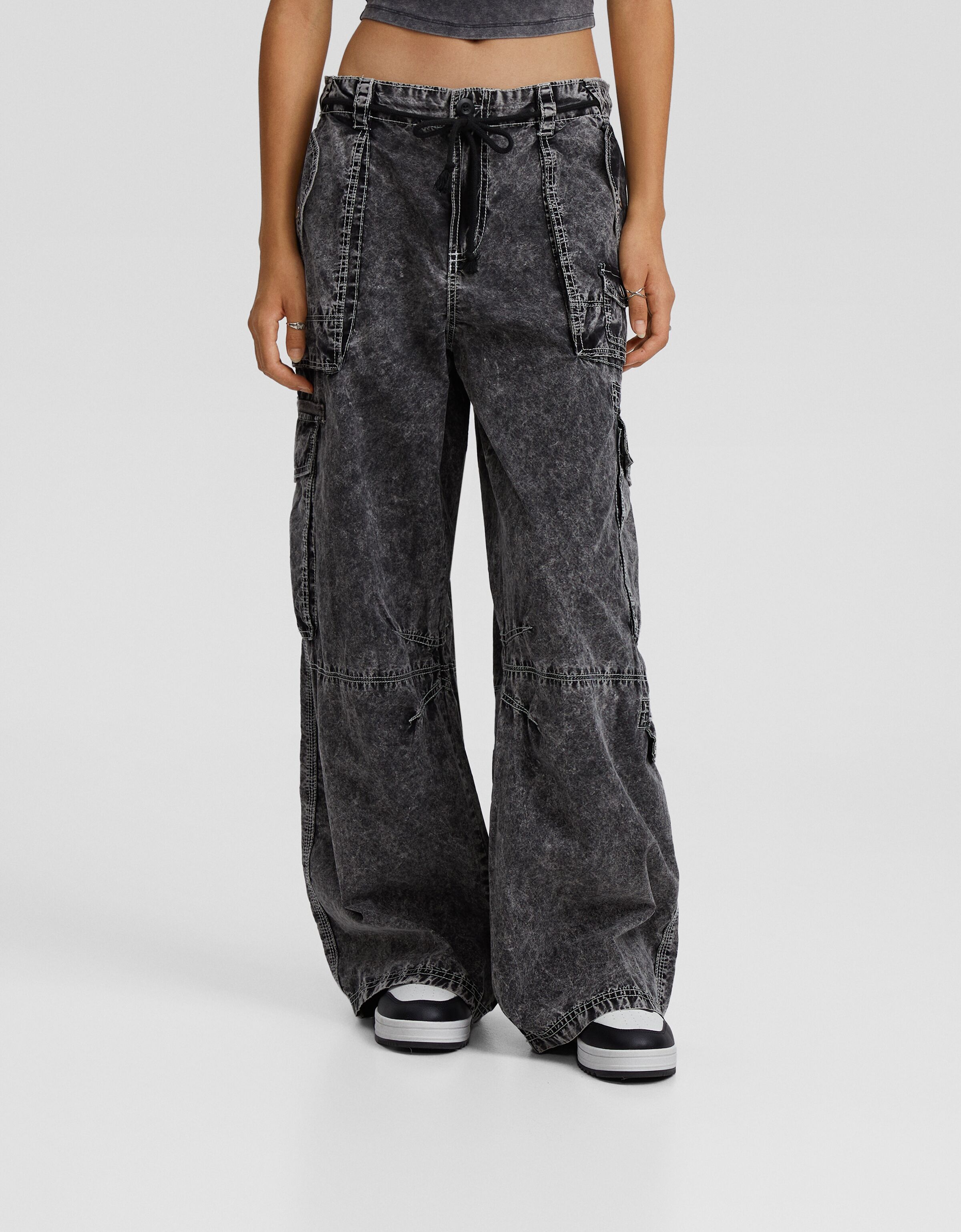 Pantalón straight multipocket efecto lavado