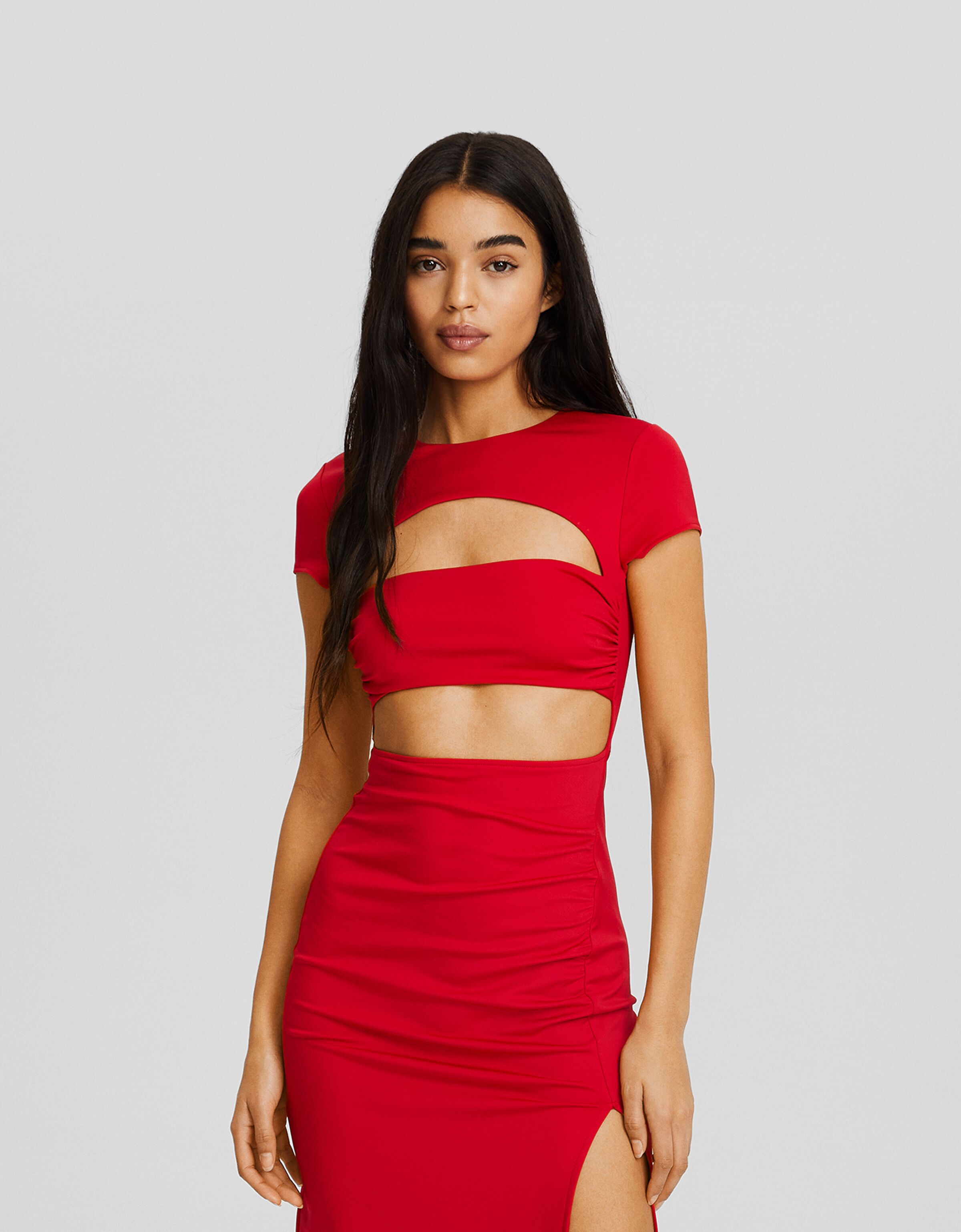 Vestido midi manga corta ajustado cut out frunce lateral