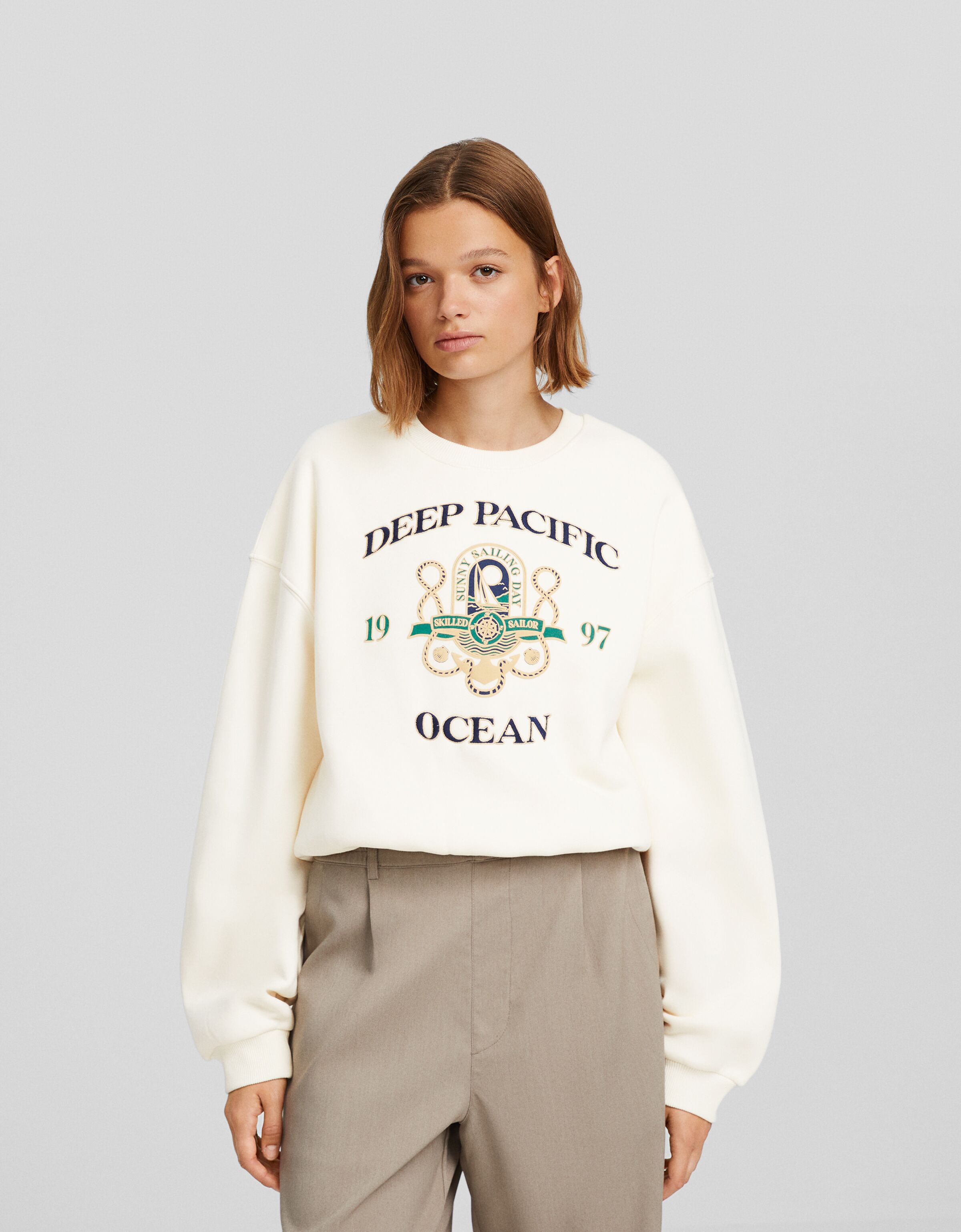 Sudadera oversize bordado