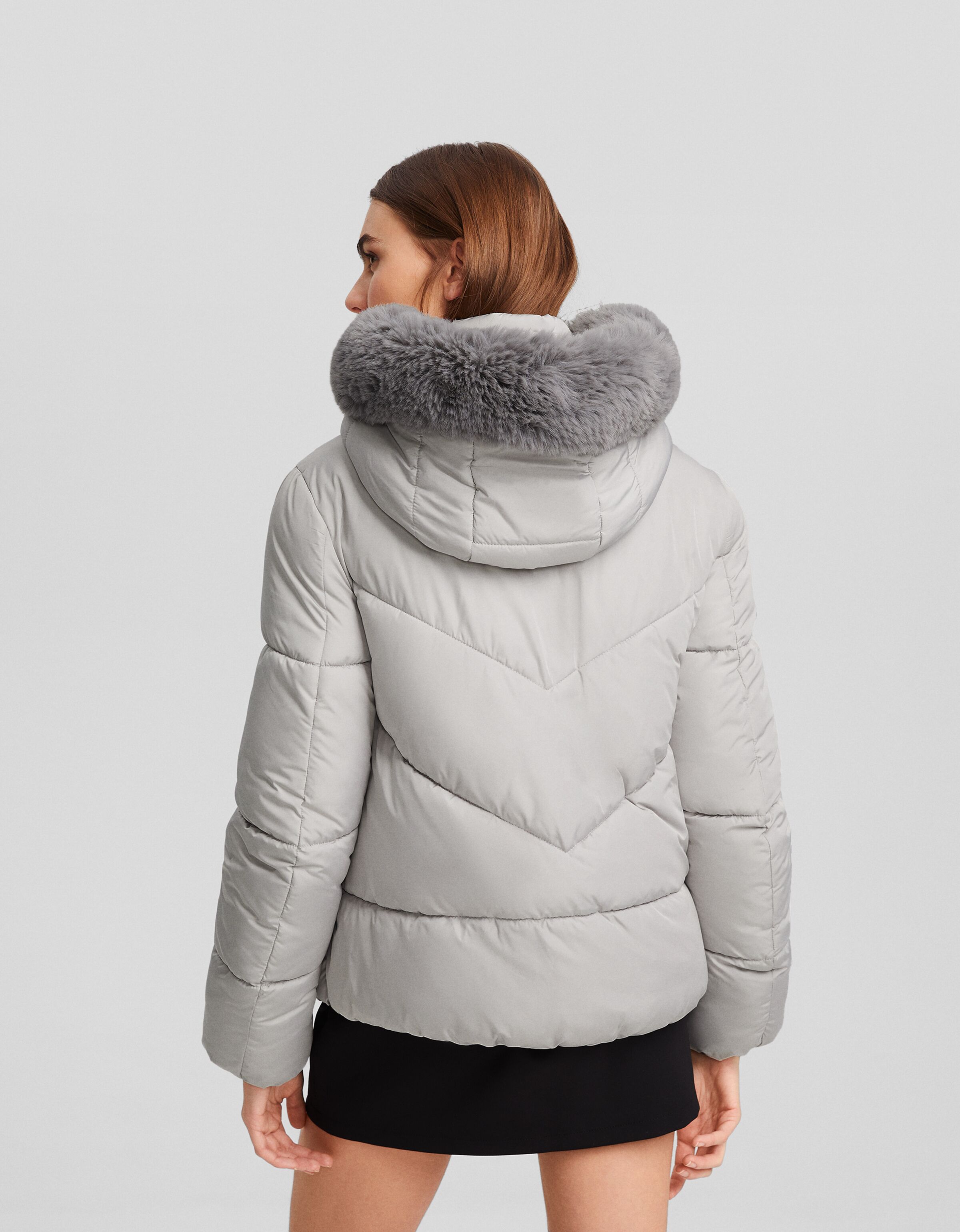 Cazadora acolchada capucha pelo