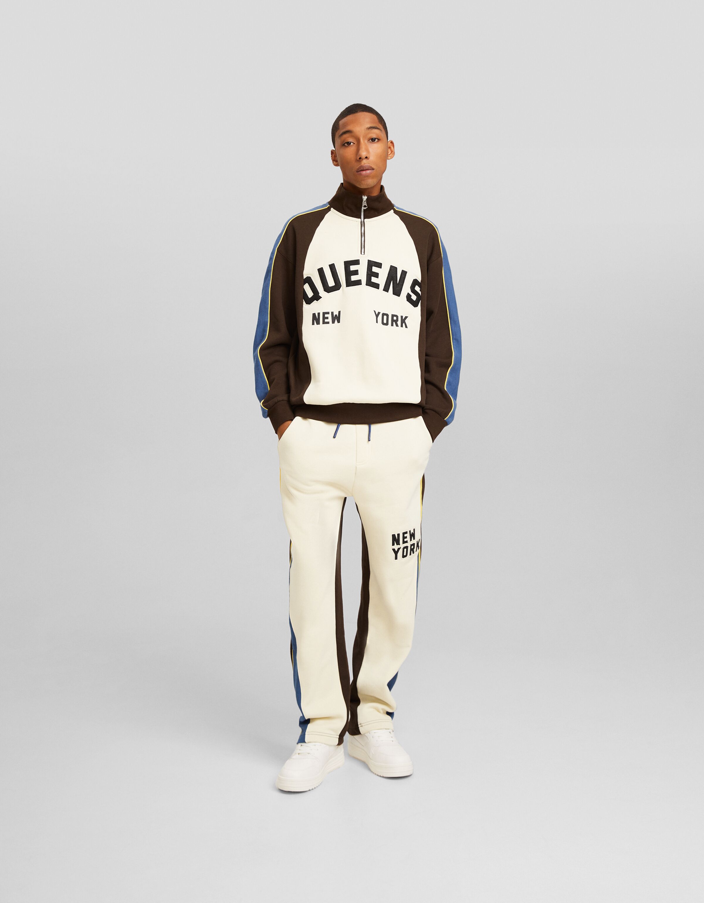 Pantalón wide leg retro print felpa