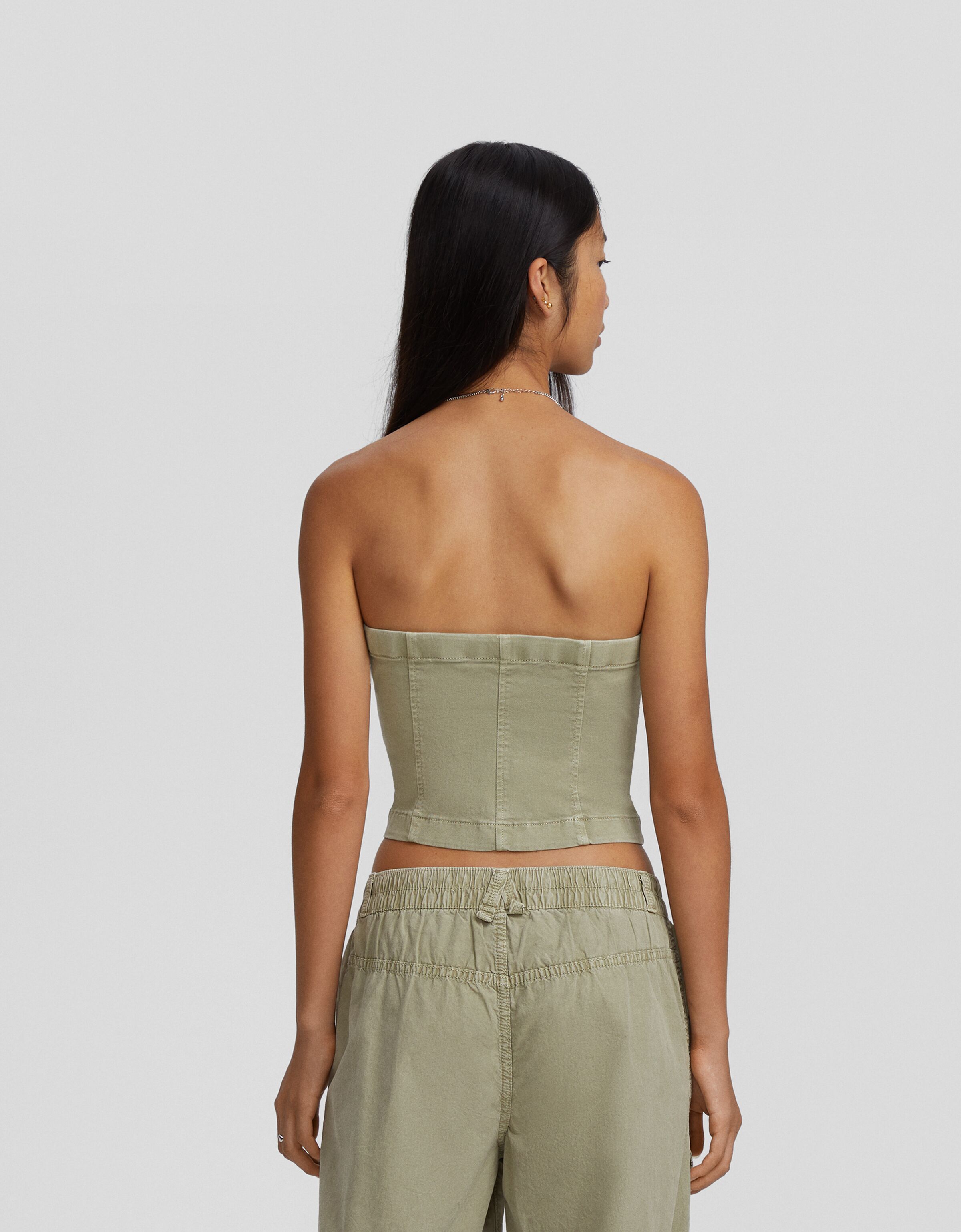 Top bandeau sarga efecto lavado botones