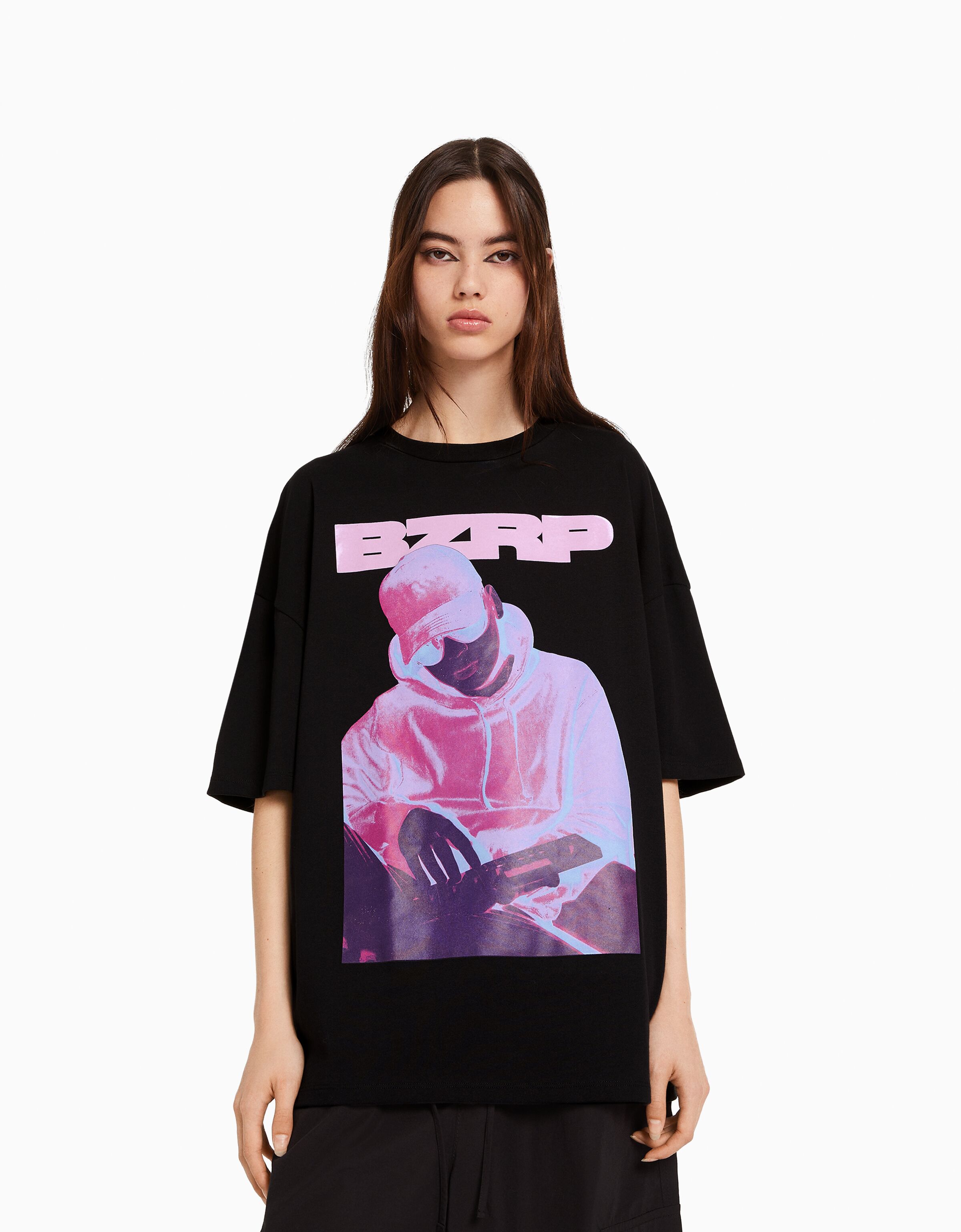 Camiseta BERSHKA ft. BIZARRAP manga corta oversize print