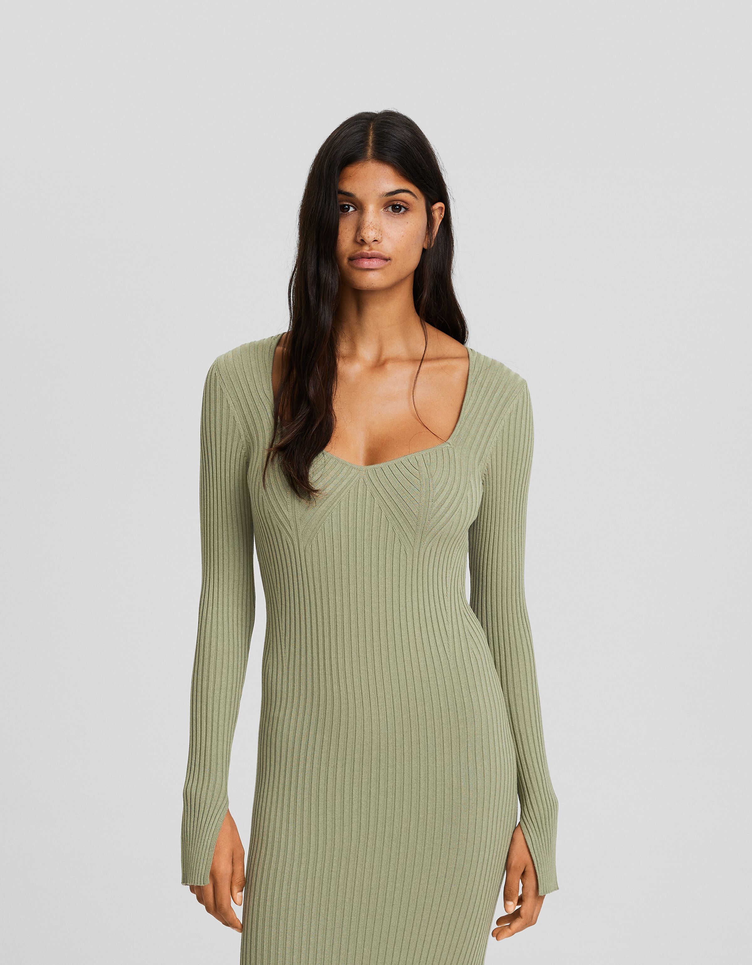 Vestido midi manga larga escote corazón punto