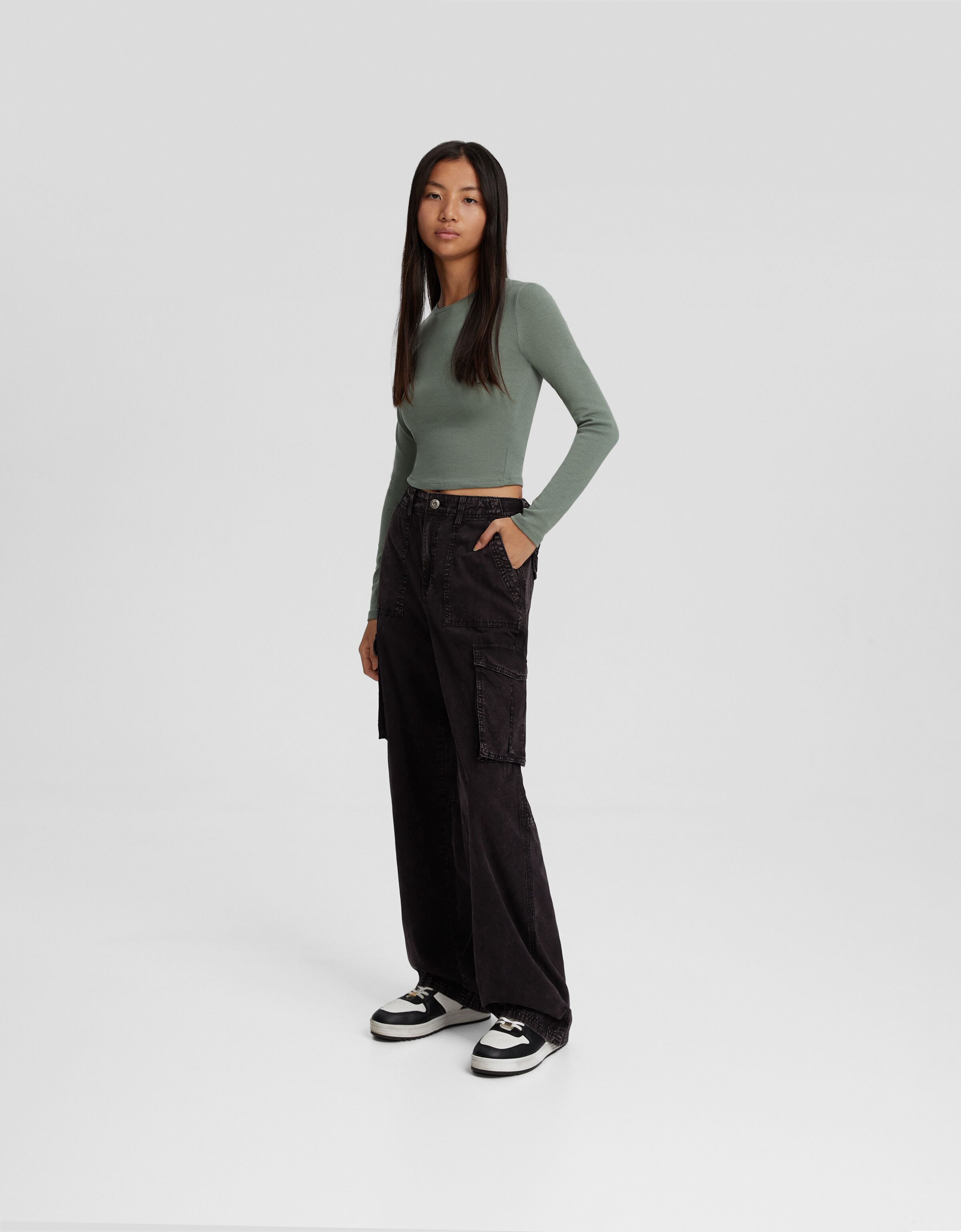 Pantalón straight cargo ajustable