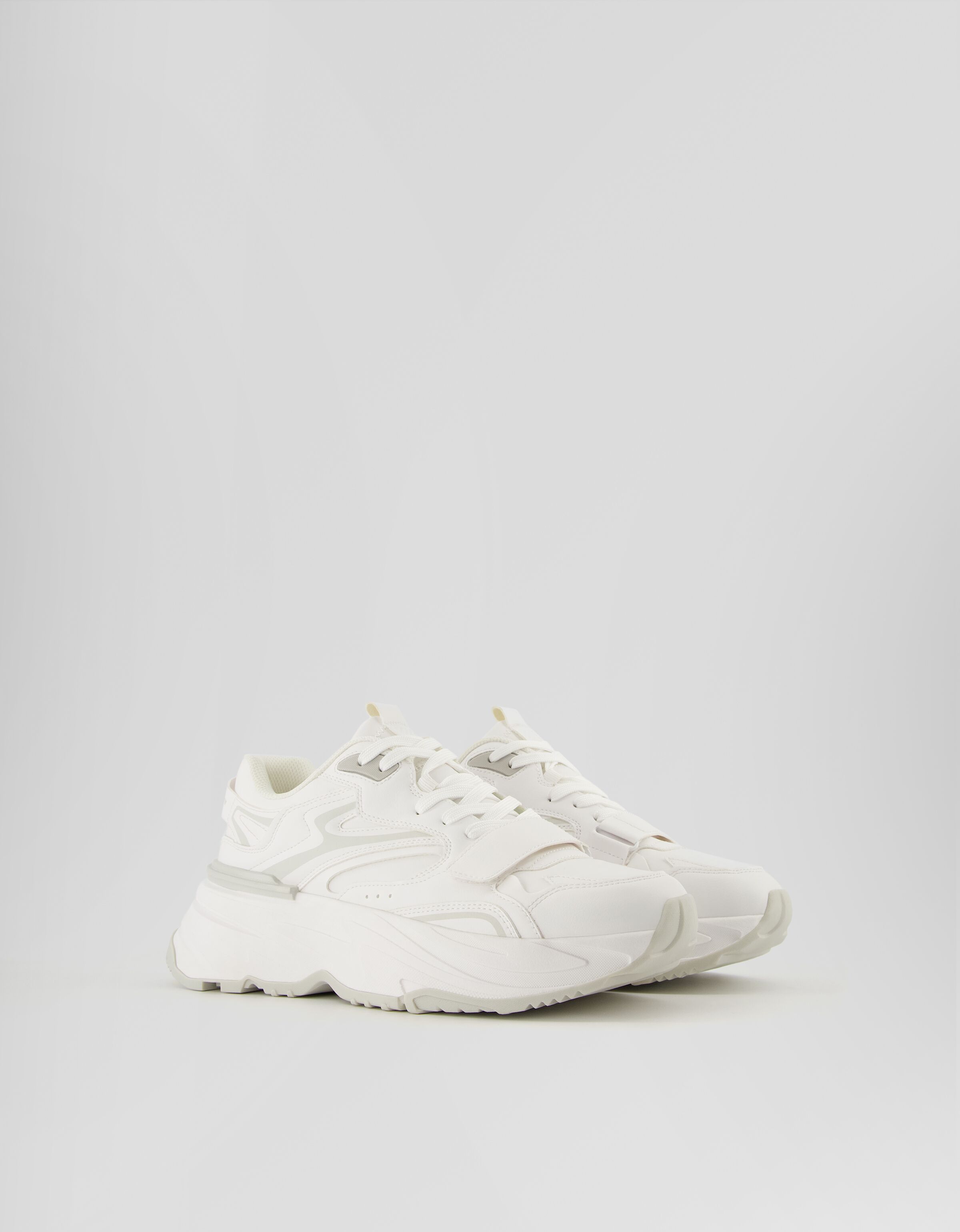 Deportivas volumen suela XL detalle tira hombre