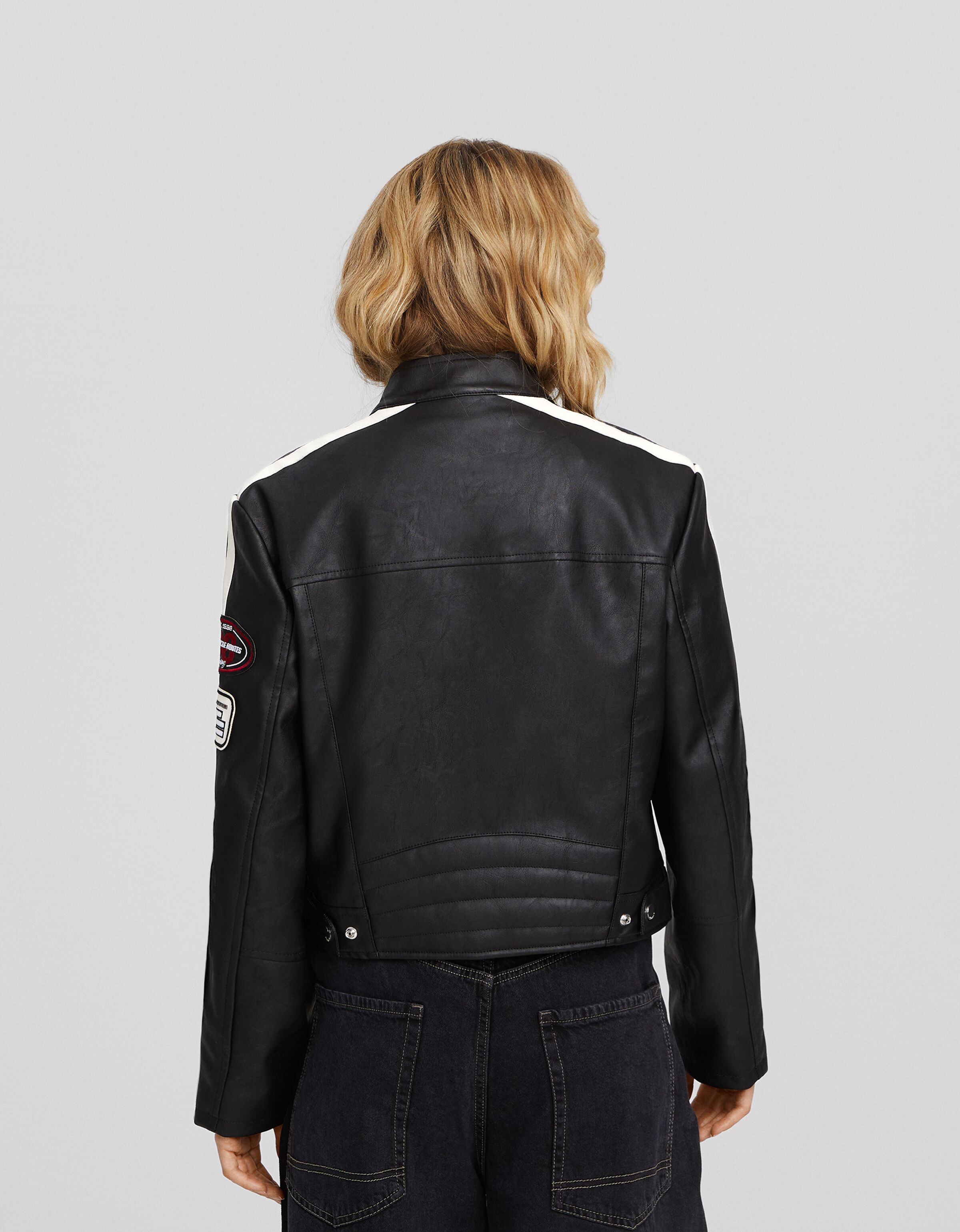 Cazadora racing parches efecto piel