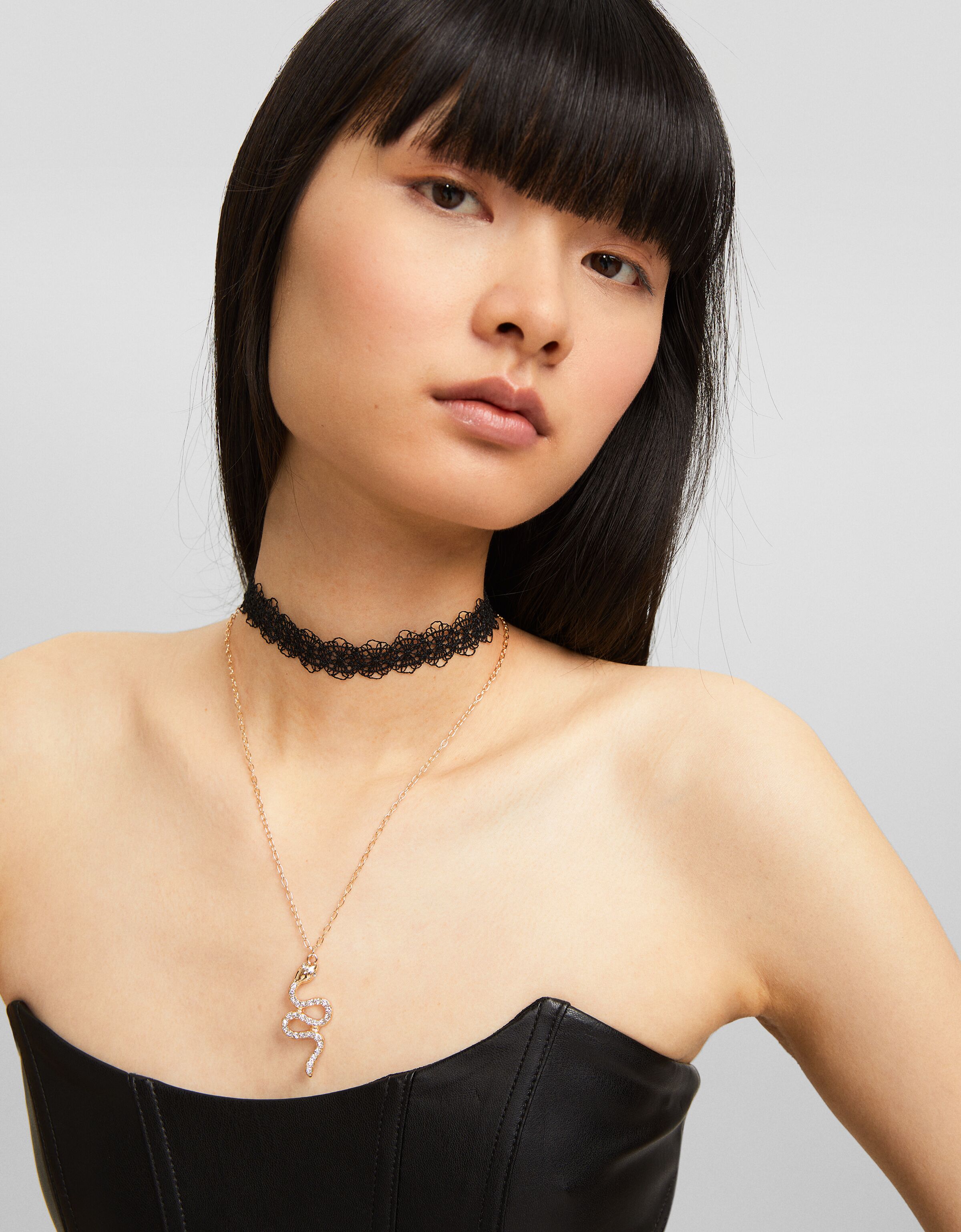 Set 2 collares terciopelo serpiente pedrería