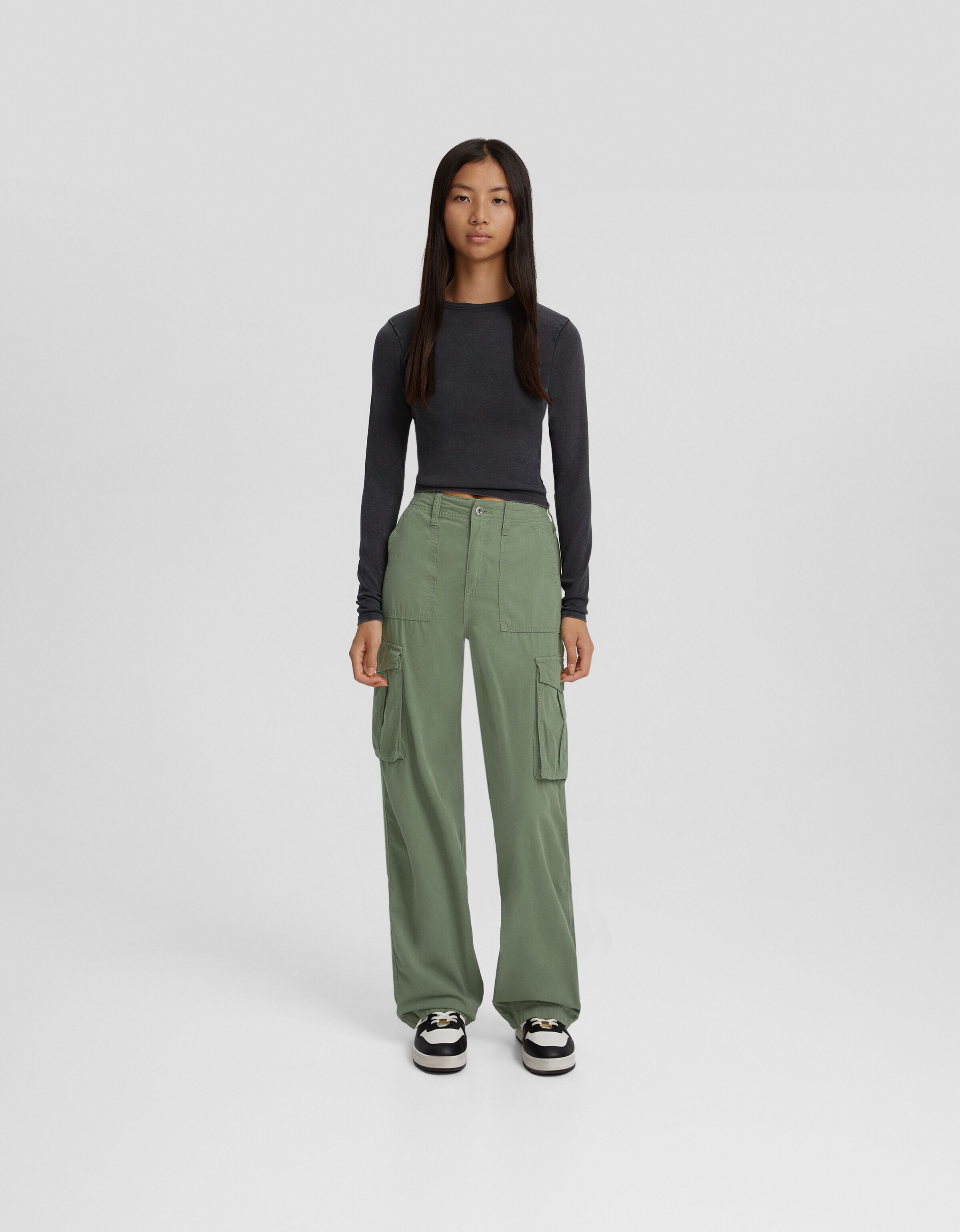 Pantalón straight cargo ajustable