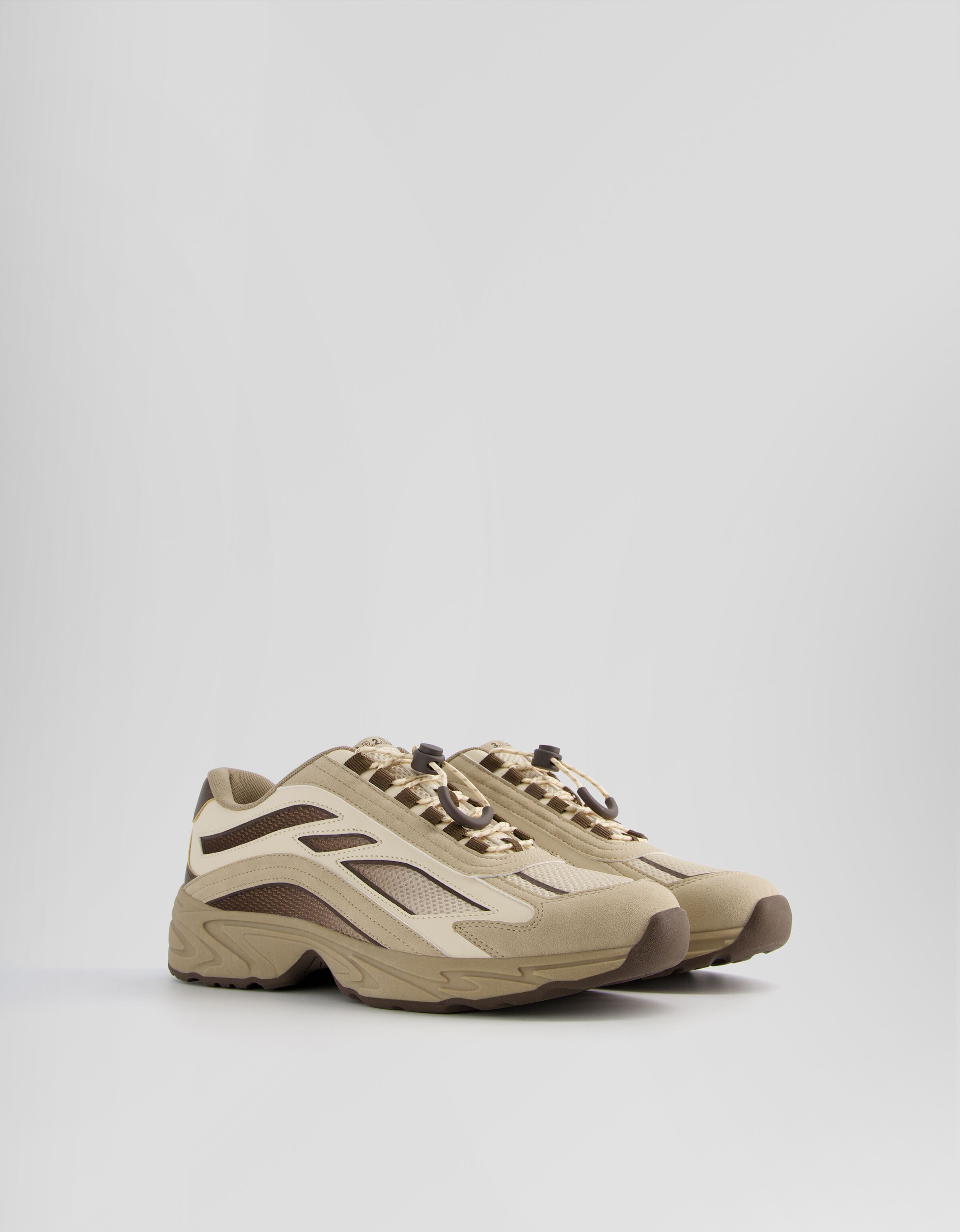 Deportivas detalles trekking hombre