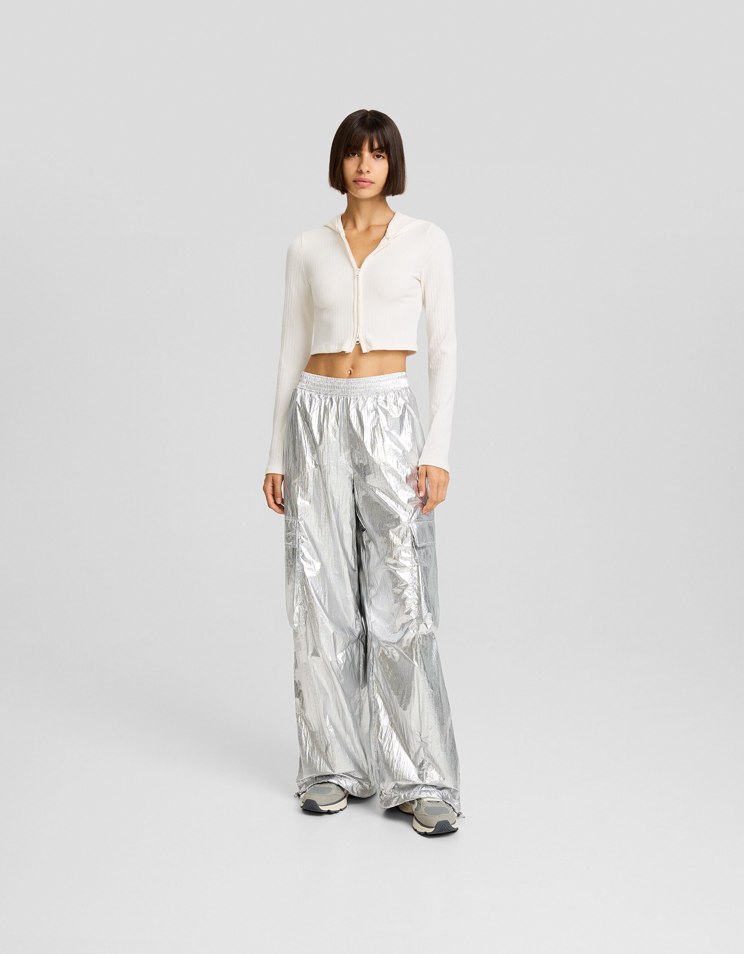 Pantalón parachute con nylon