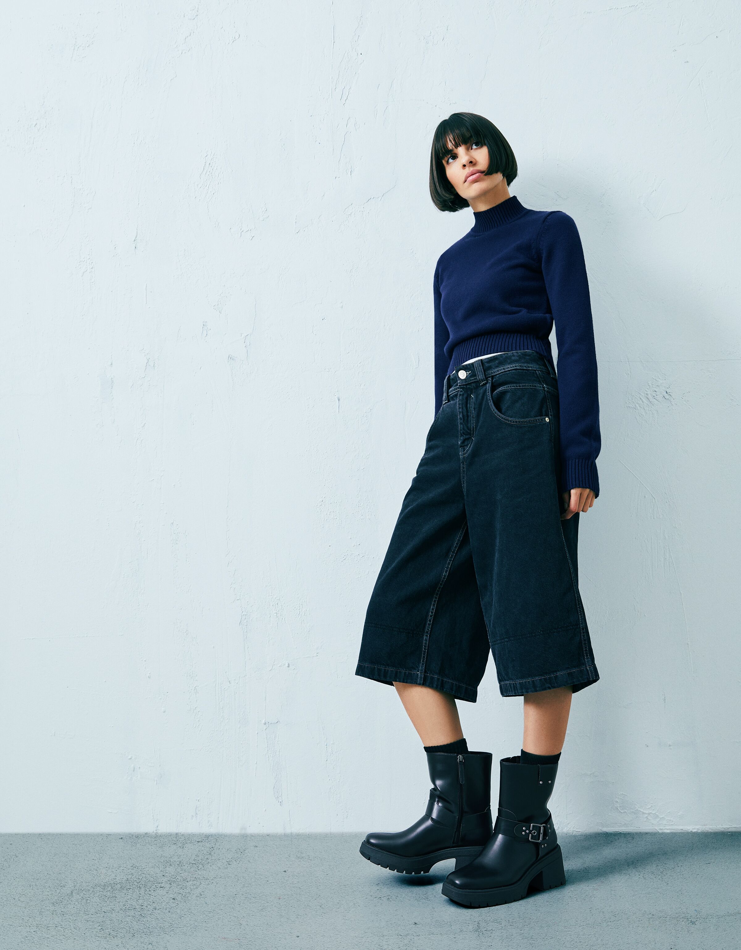 Botines tacón moteros detalle hebillas