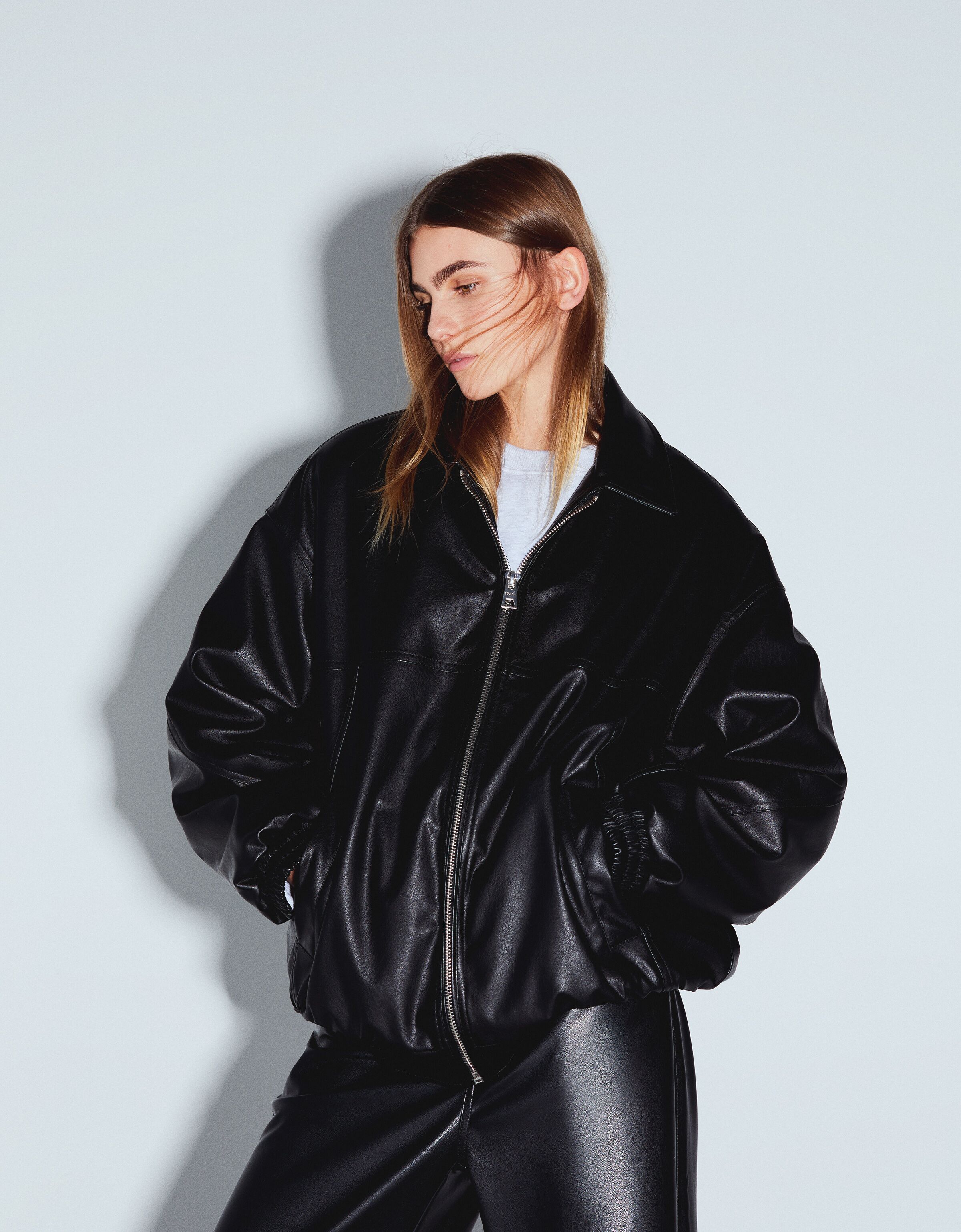 Cazadora oversize dad fit efecto piel