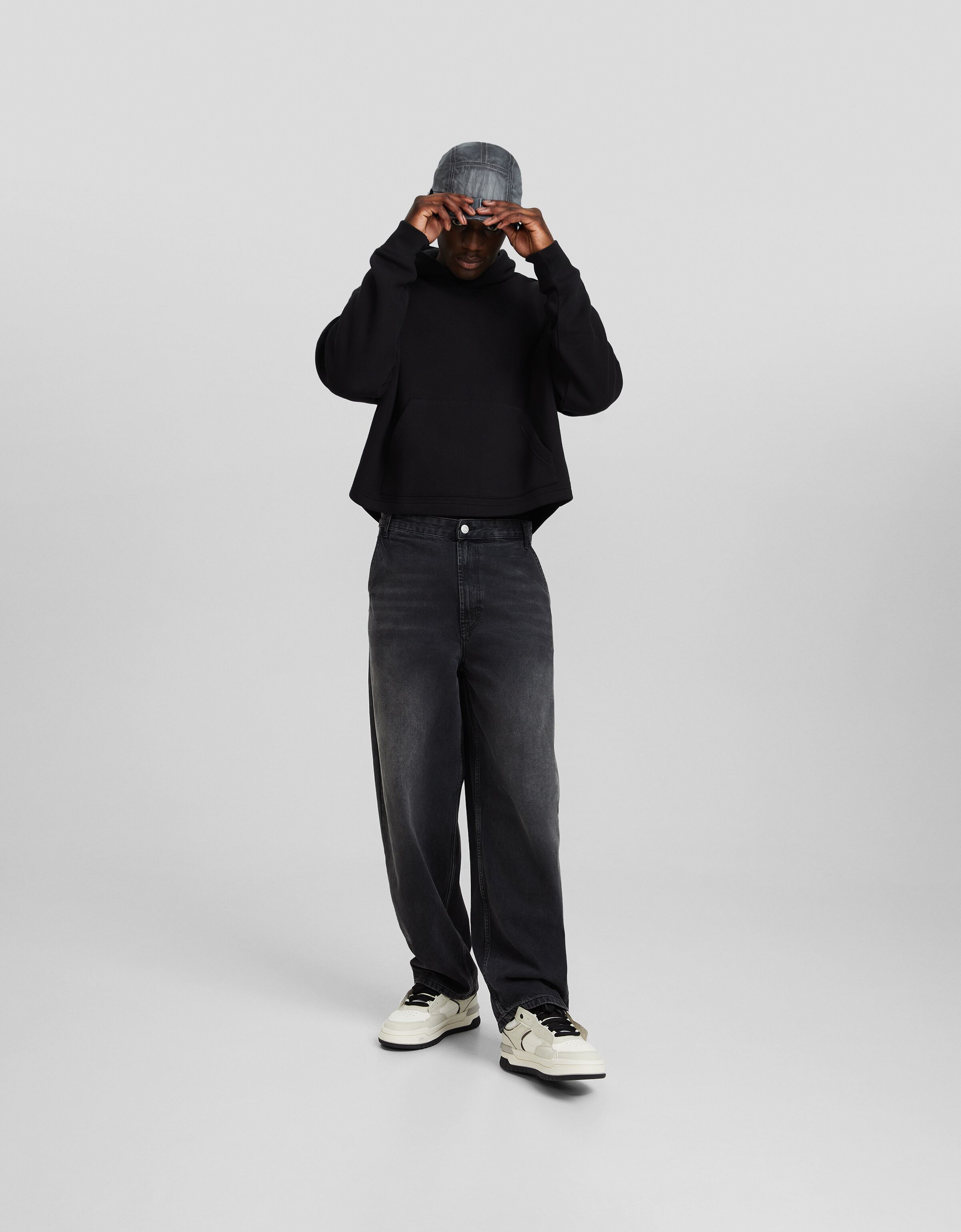 Zapatillas deconstruidas detalle llavero hombre