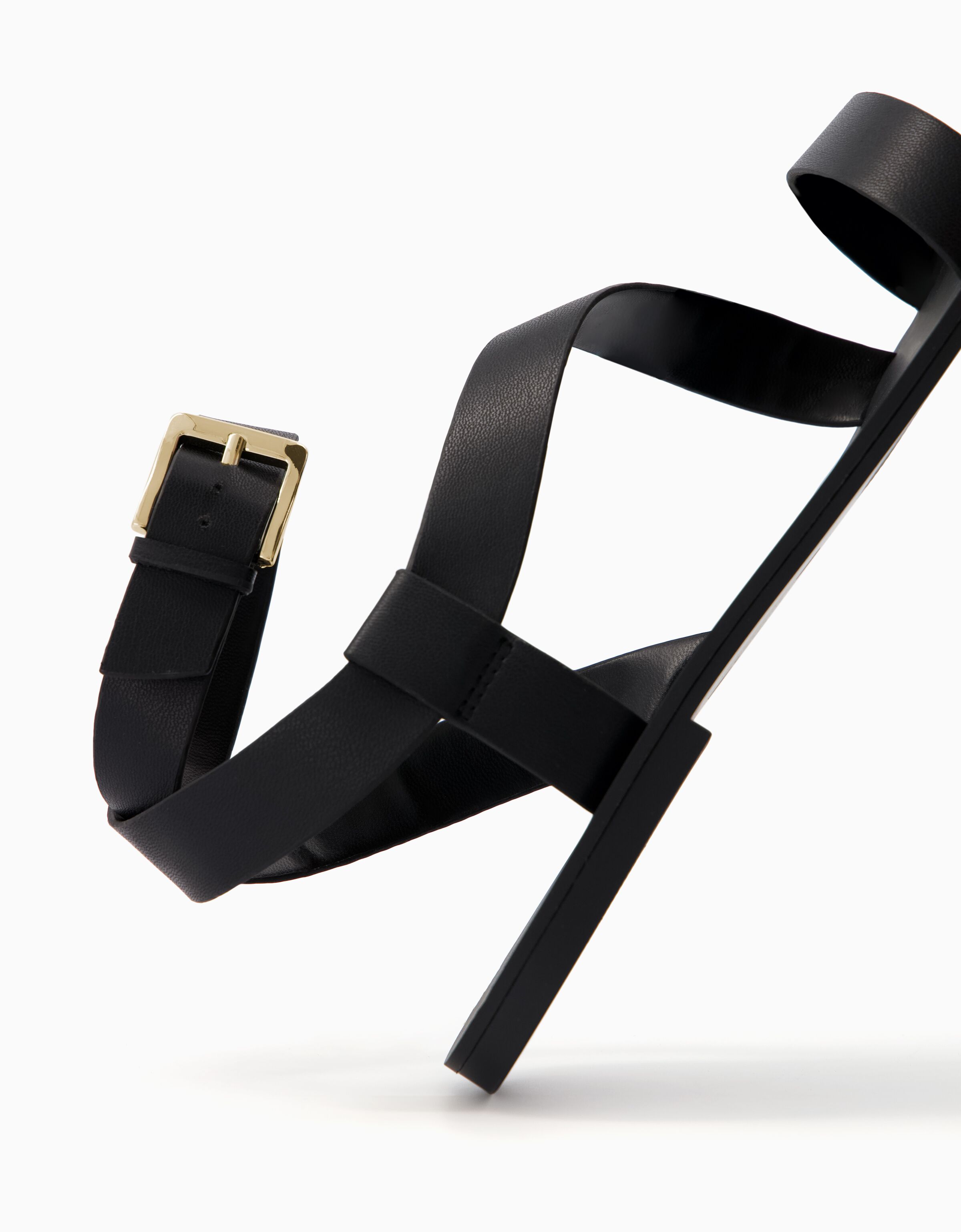 Sandalia plana pulsera