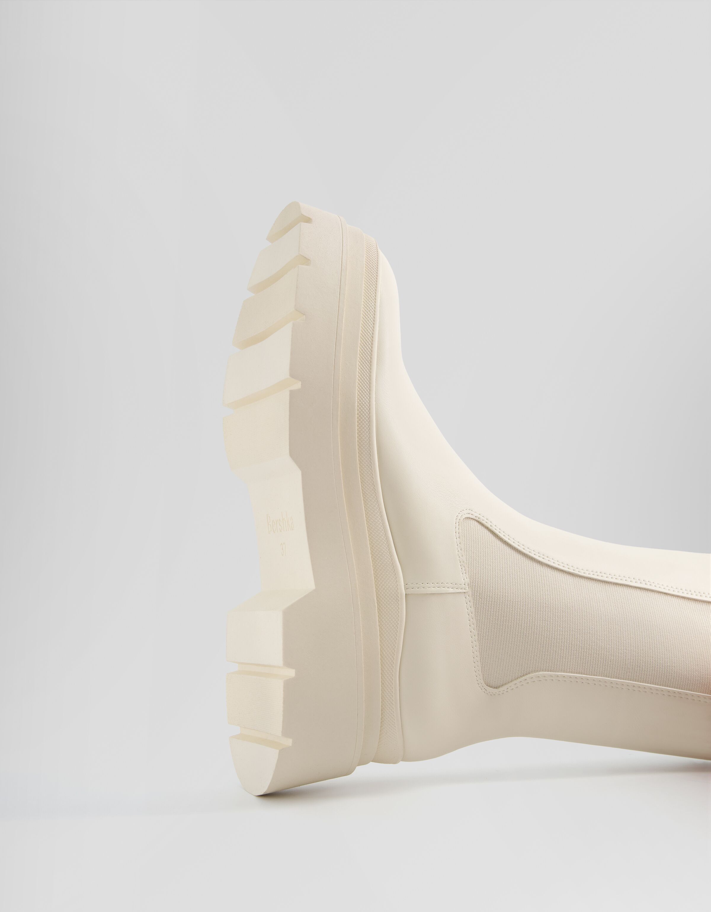 Botines planos elásticos suela track