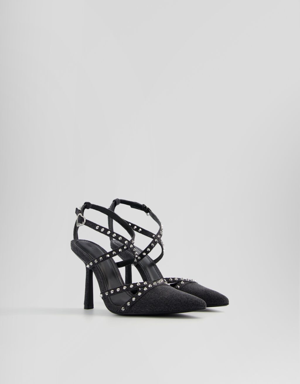 Zapato tacón denim tachas