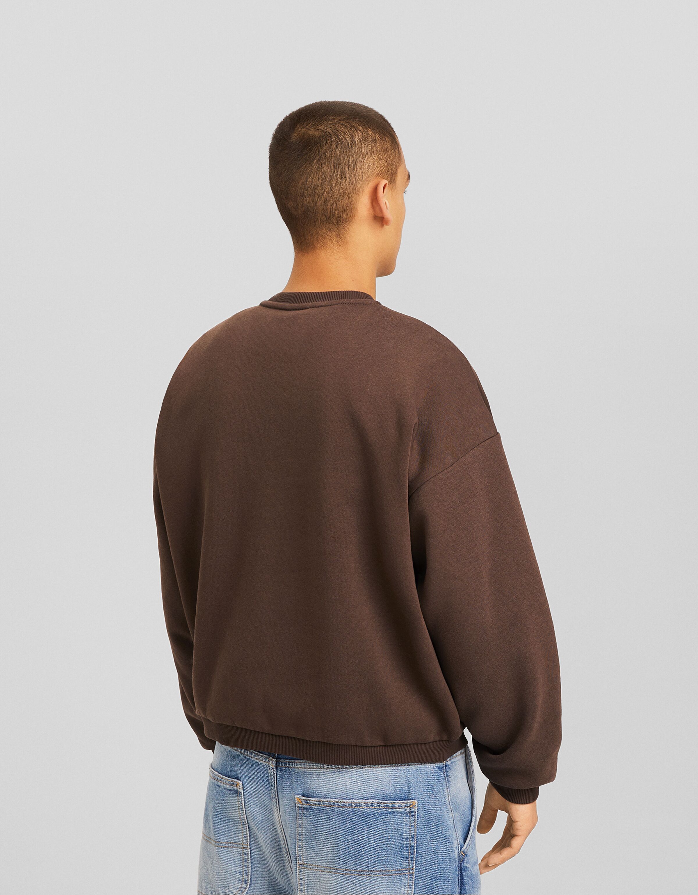 Sudadera cropped print varsity