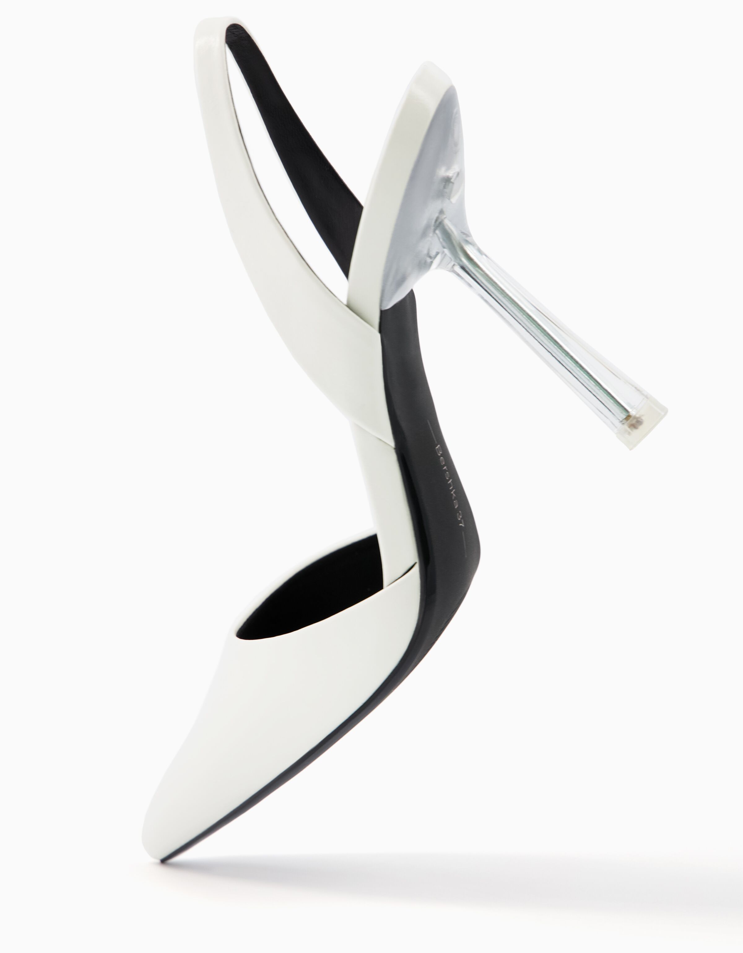 Zapato tacón destalonado