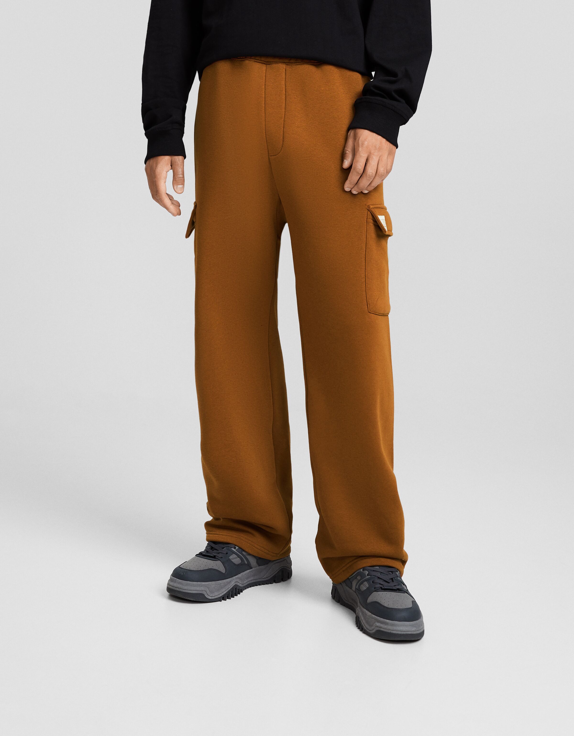 Pantalón wide leg cargo felpa