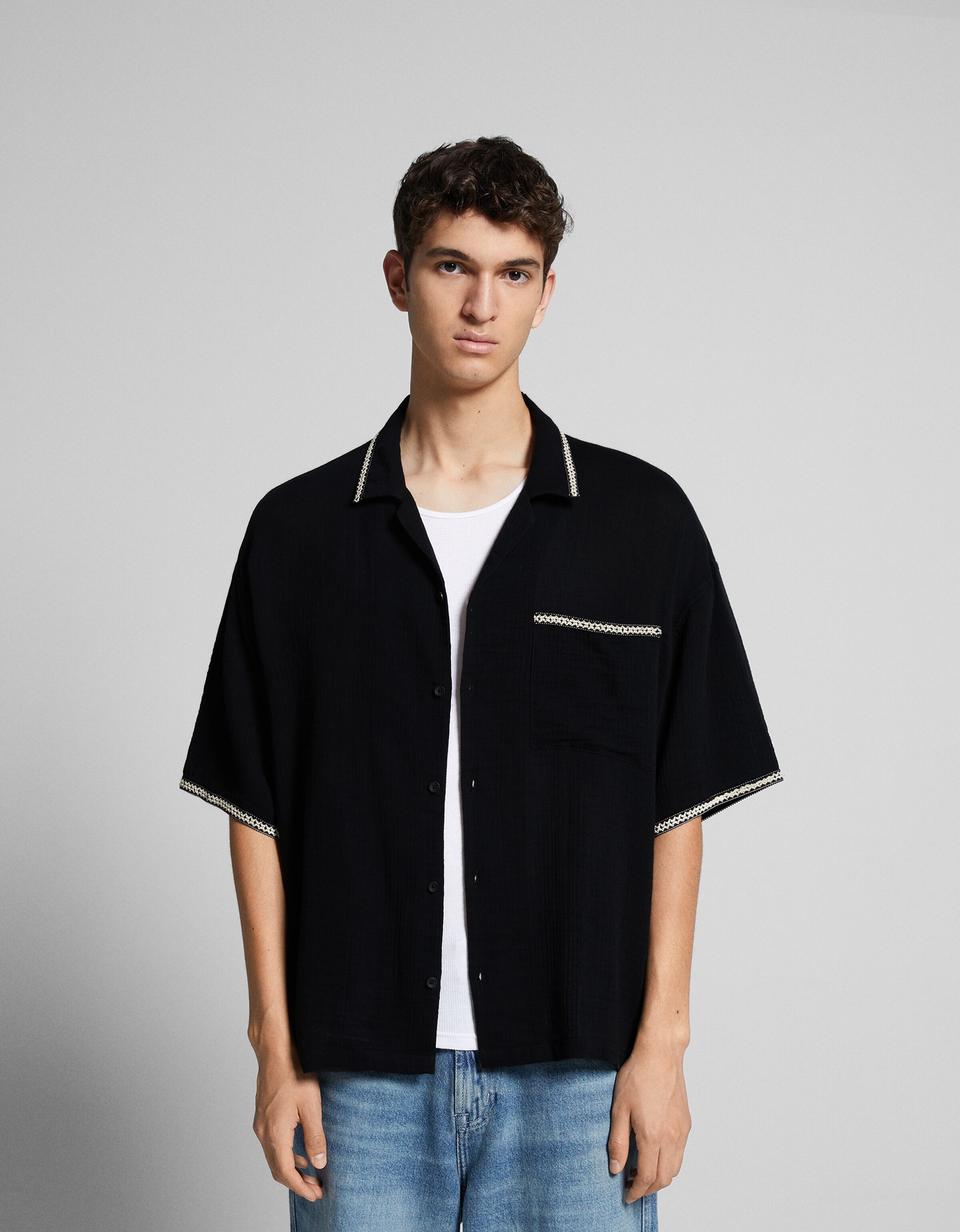 Camisa manga corta detalle bordado