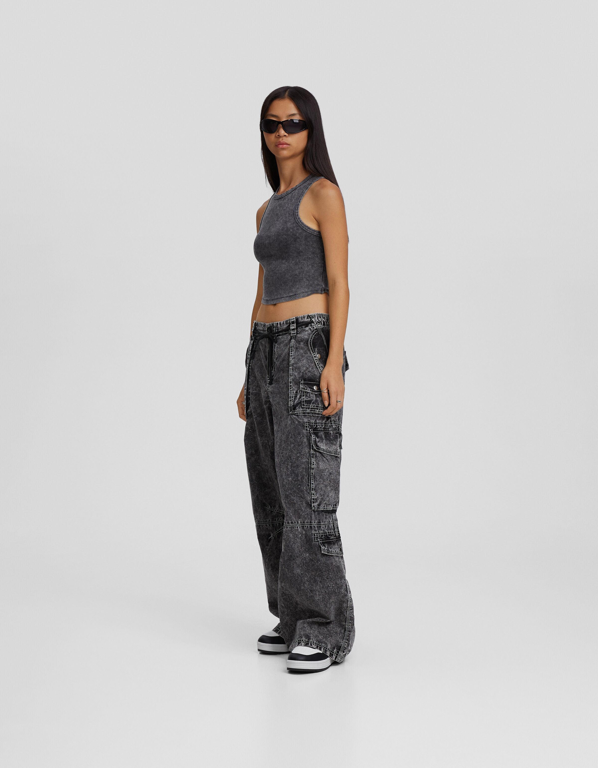 Pantalón straight multipocket efecto lavado