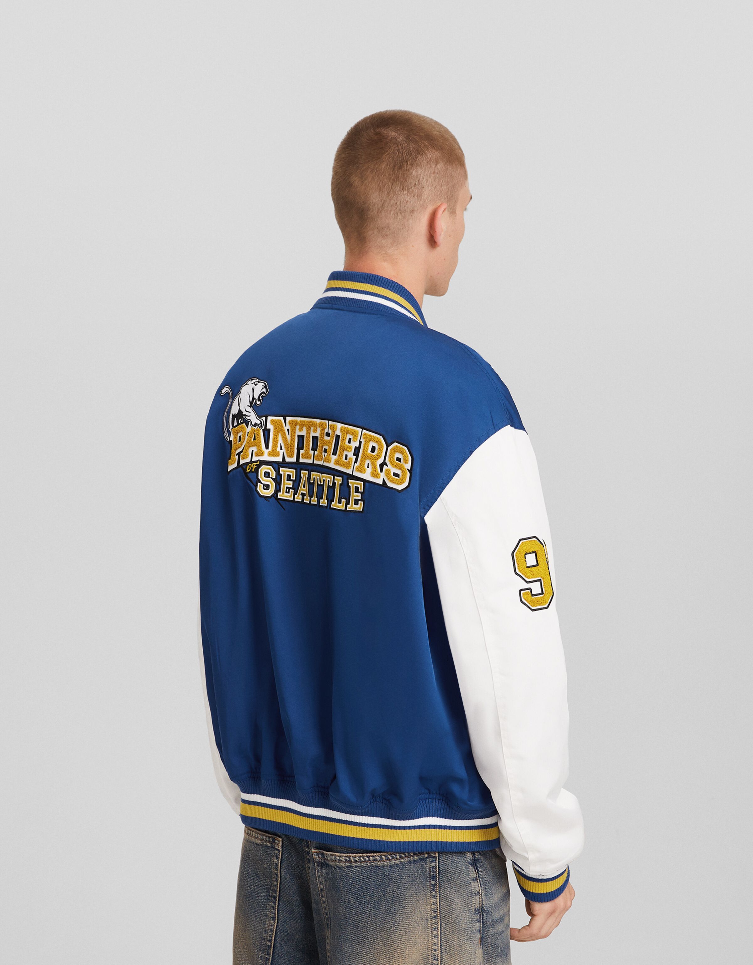 Cazadora bomber acolchada parches