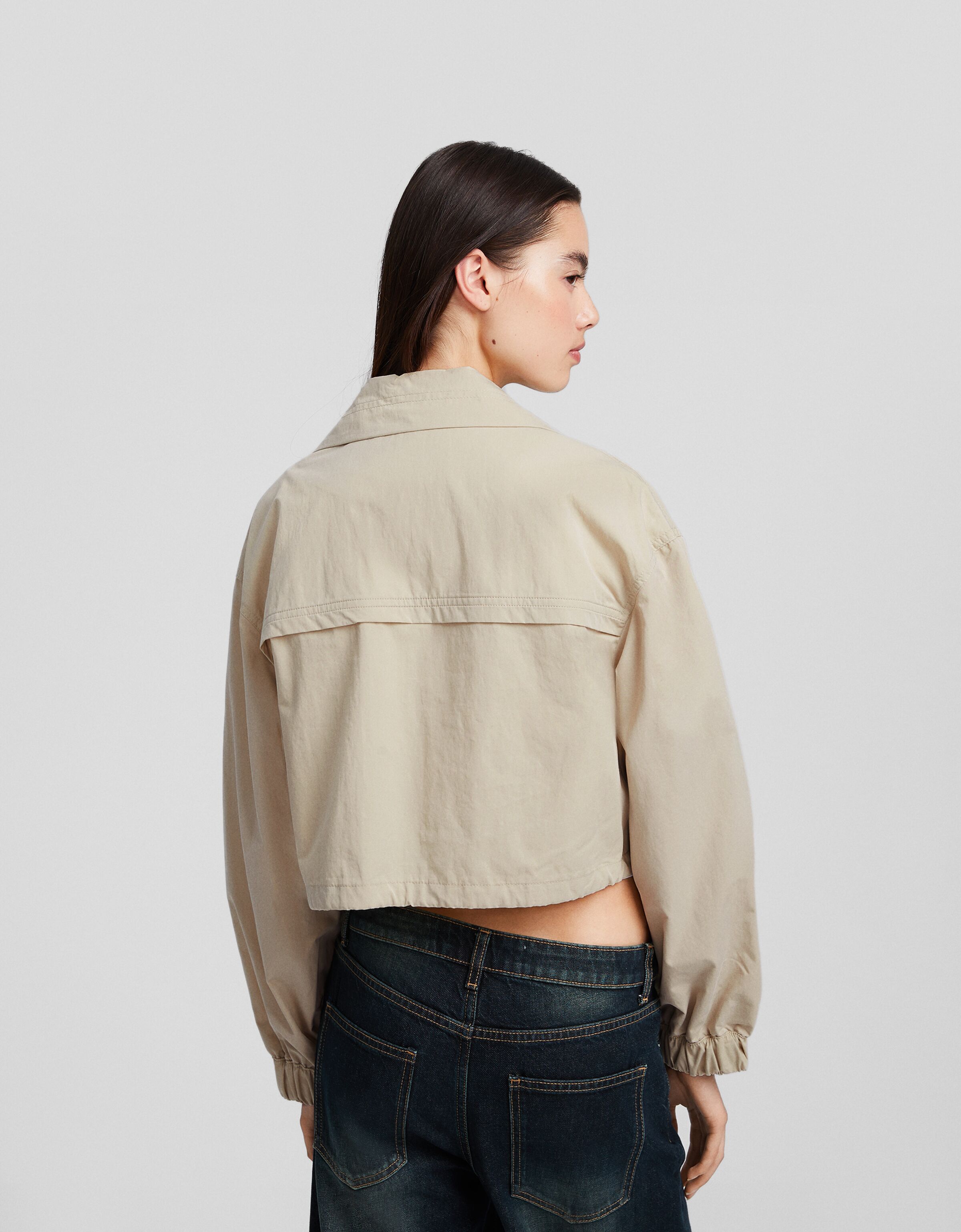 Cazadora corta con algodón y nylon