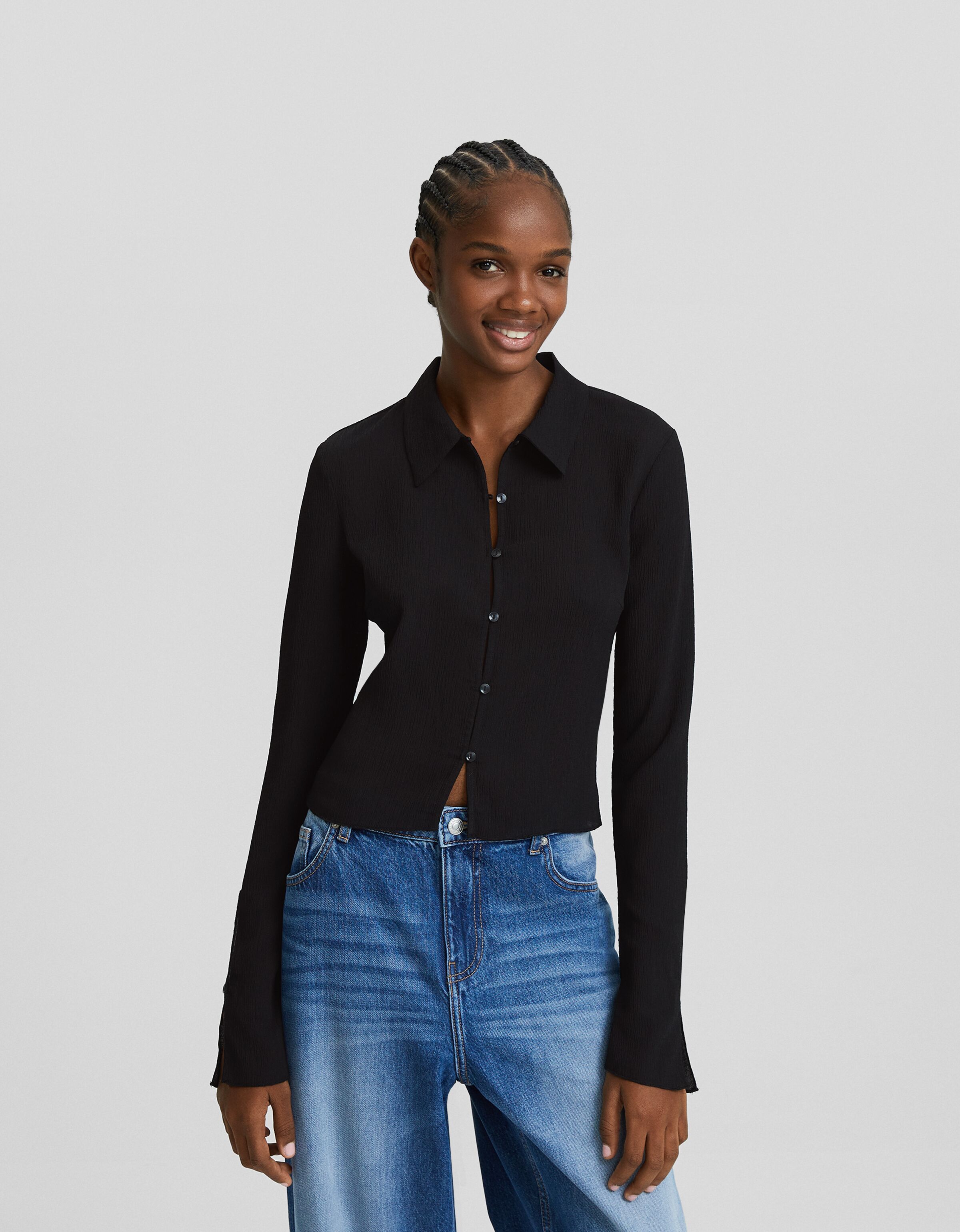 Camisa manga larga cropped ajustada gofrada