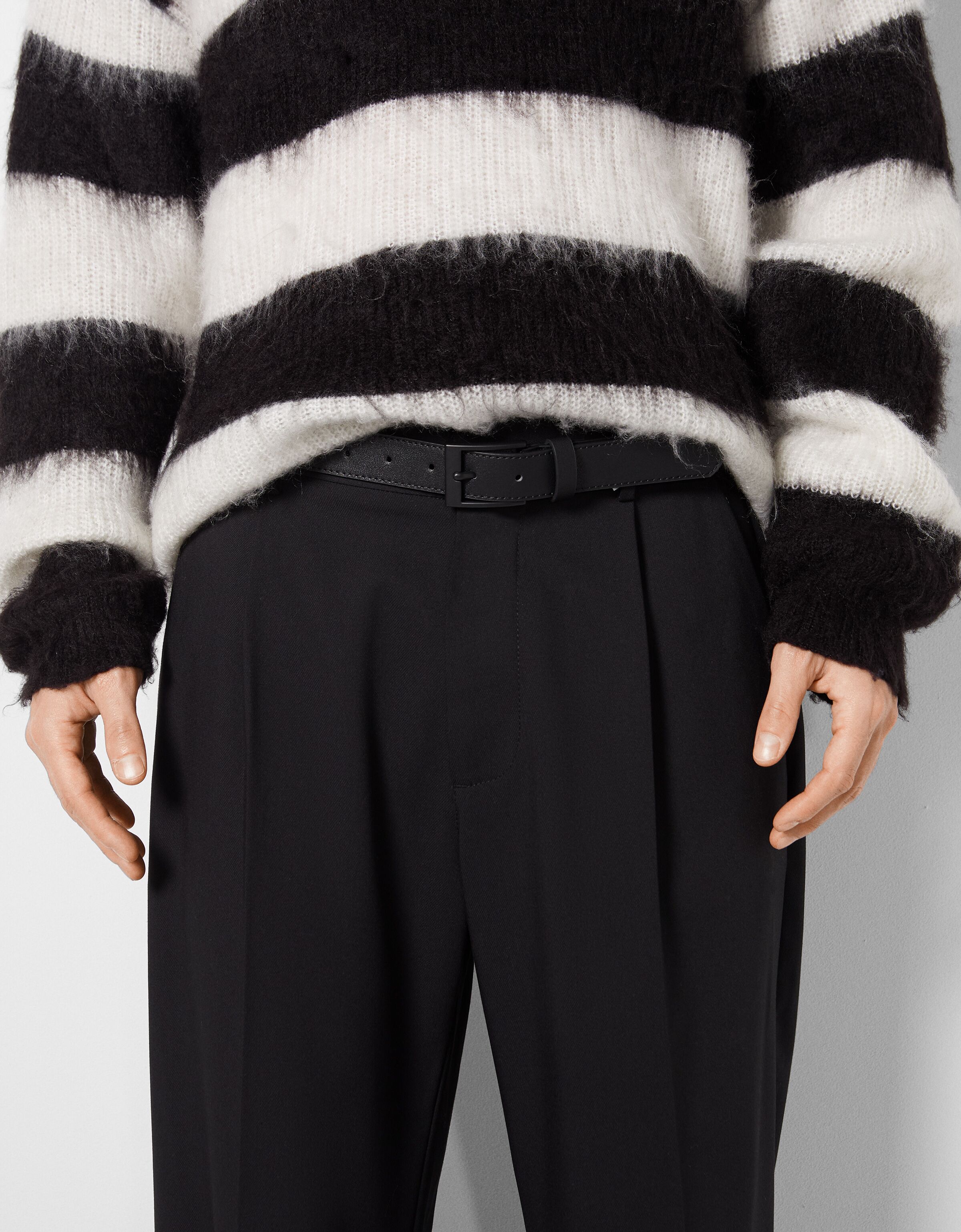 Cinturón fino efecto piel