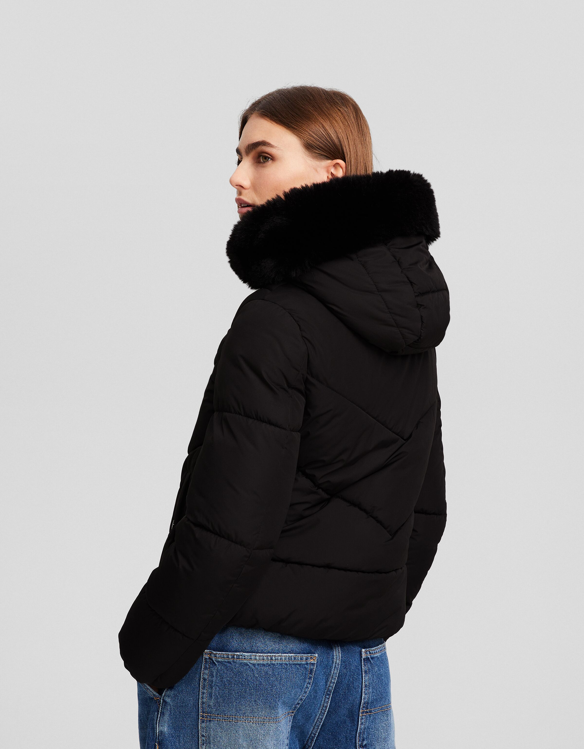 Cazadora acolchada capucha pelo