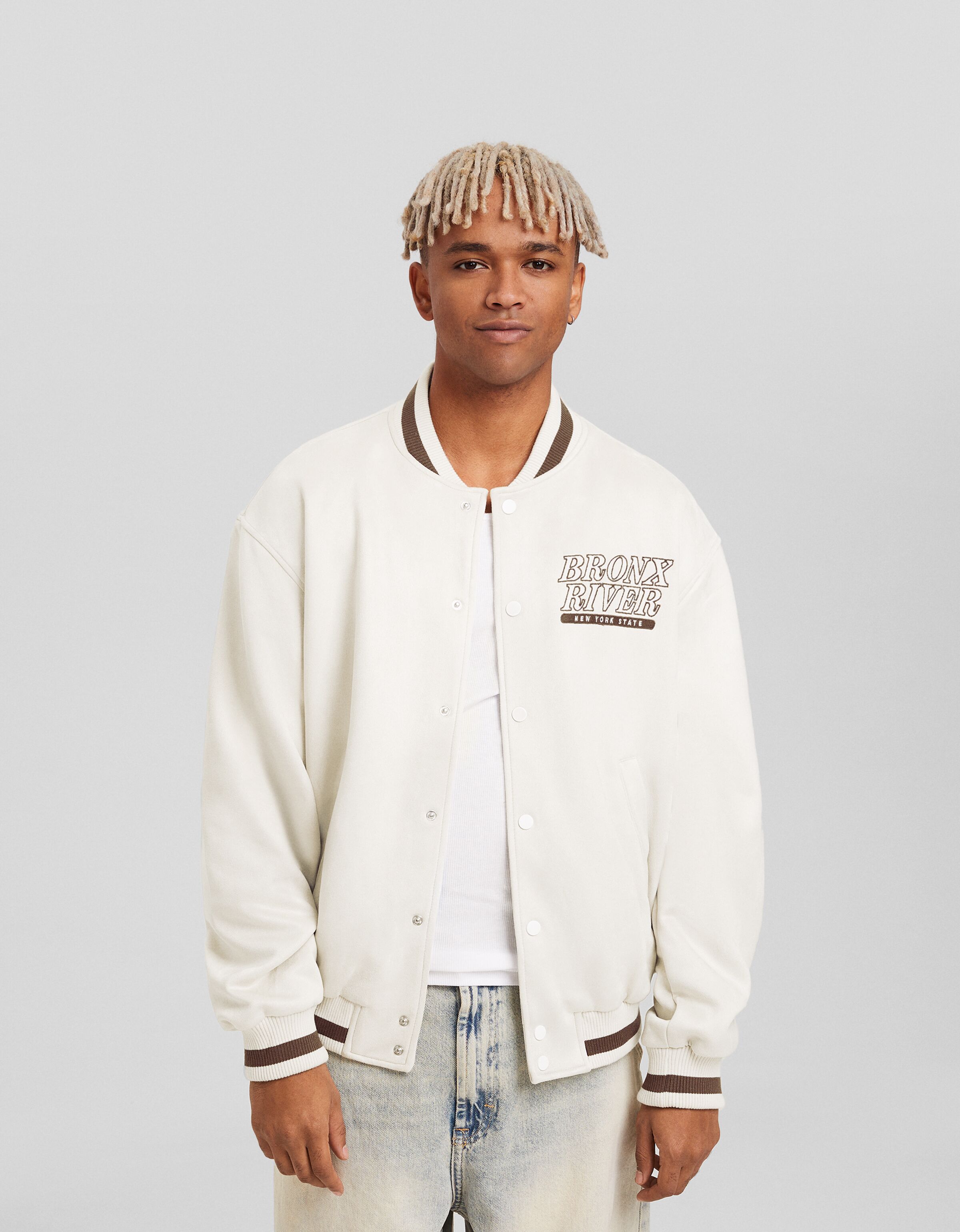 Cazadora bomber efecto ante bordado