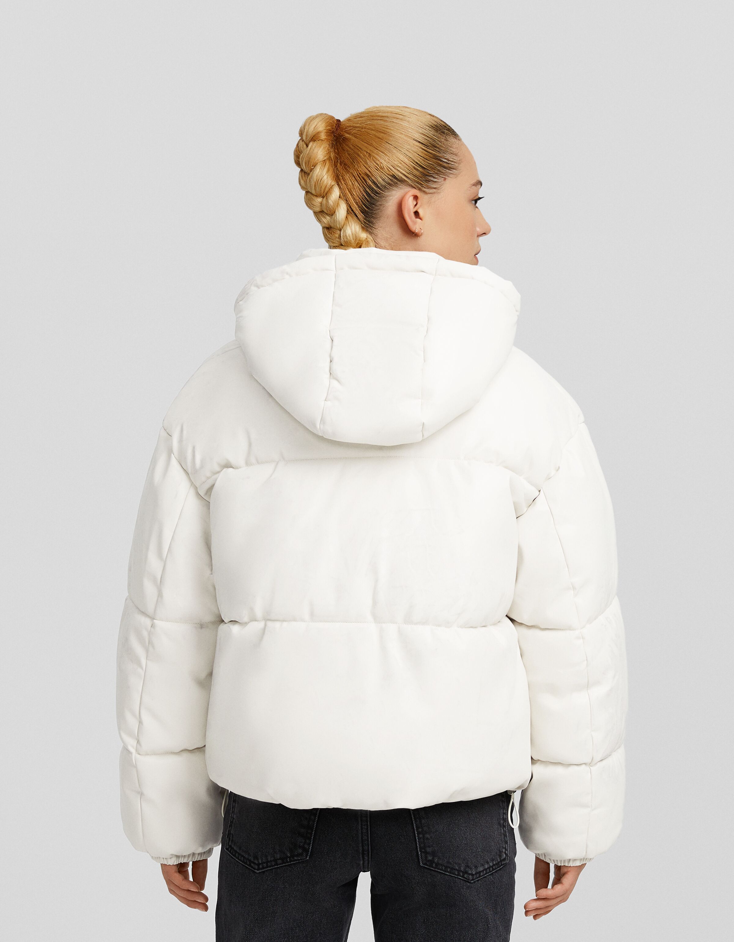 Cazadora acolchada capucha efecto piel