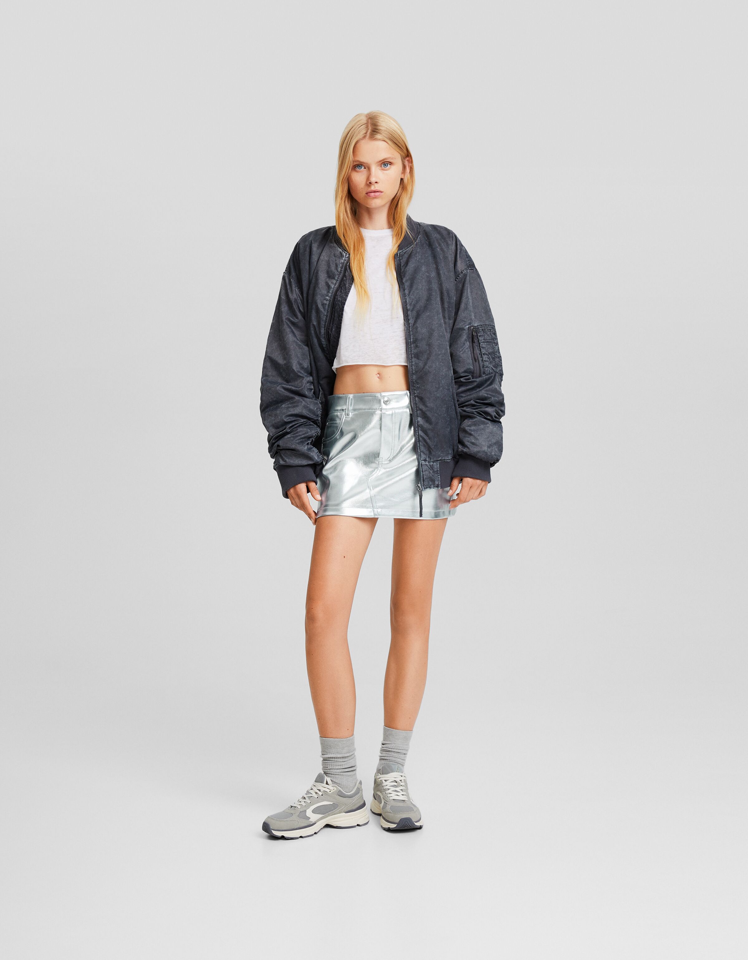 Falda mini efecto piel metalizada