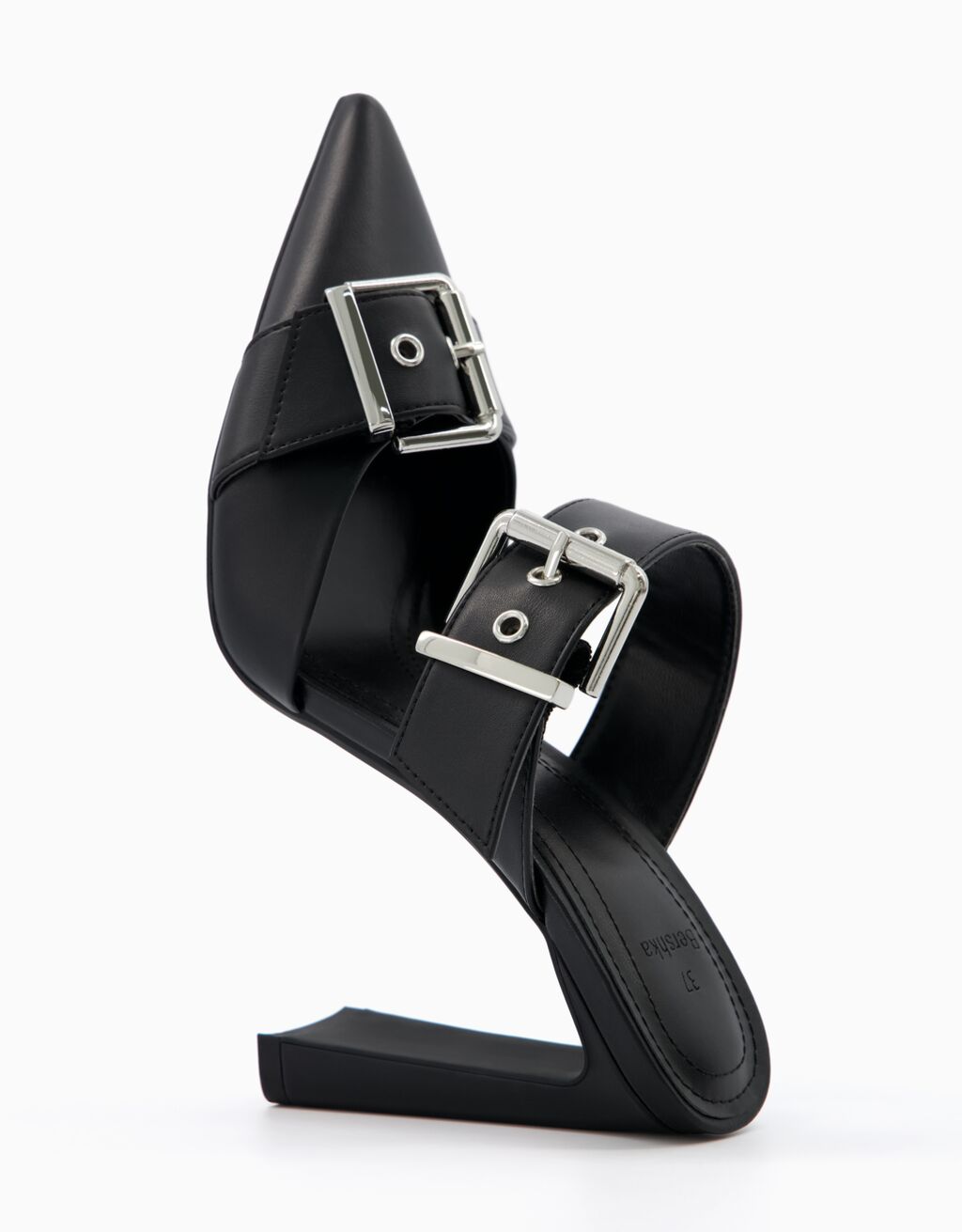 Zapato tacón hebillas tipo mule