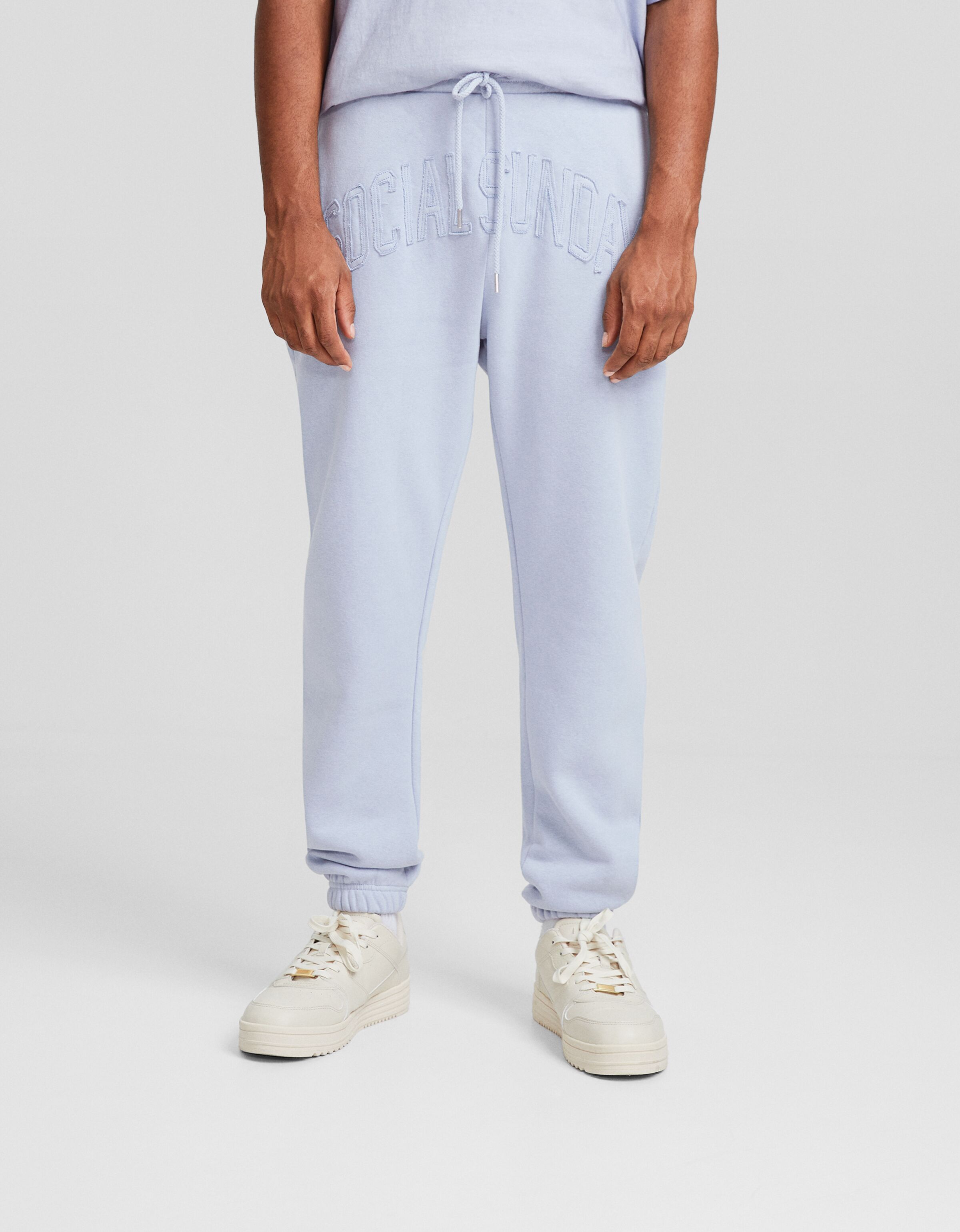 Pantalón jogger felpa parche