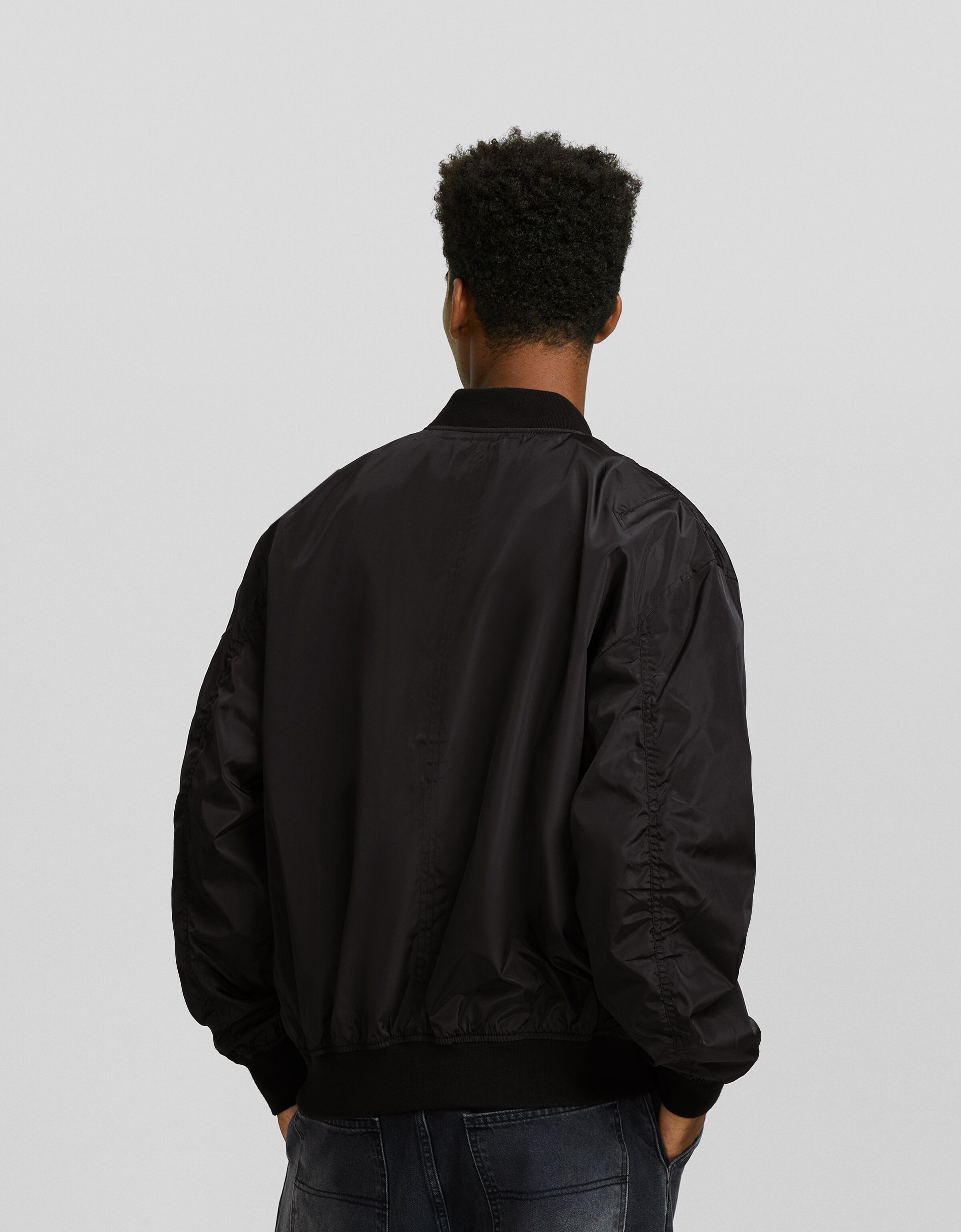 Cazadora bomber ligera técnica