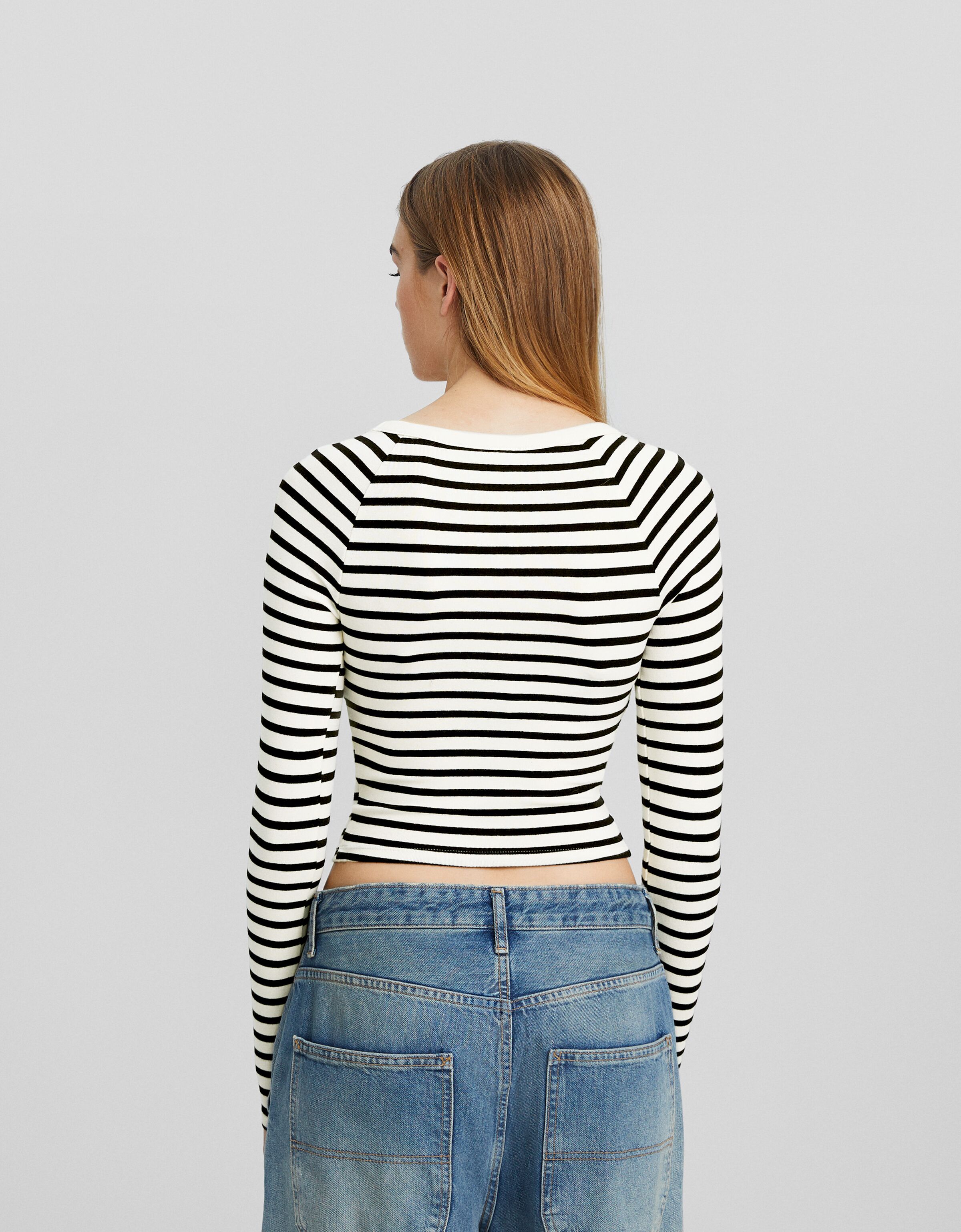 Camiseta manga larga cuello pico