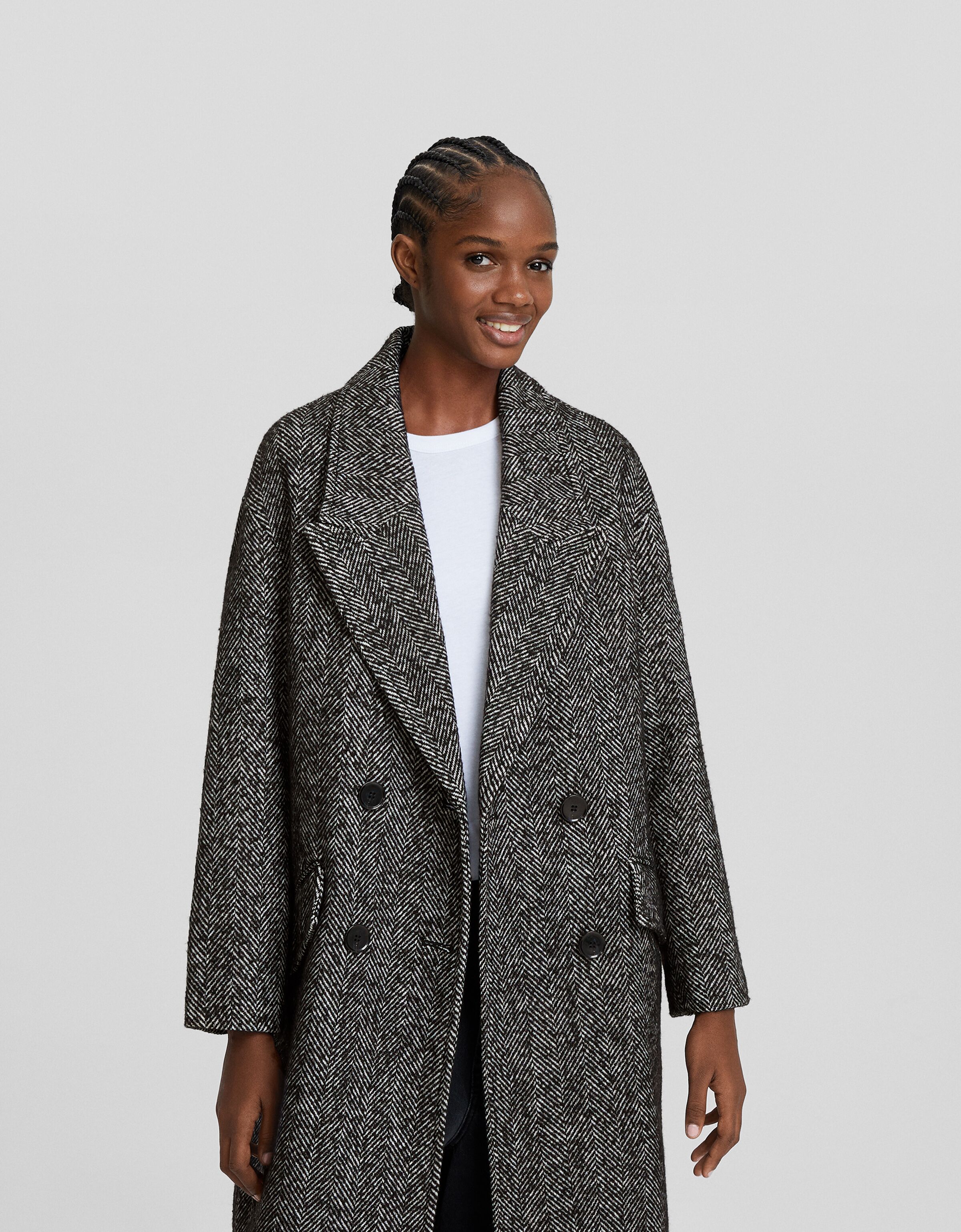 Abrigo largo hombro caído