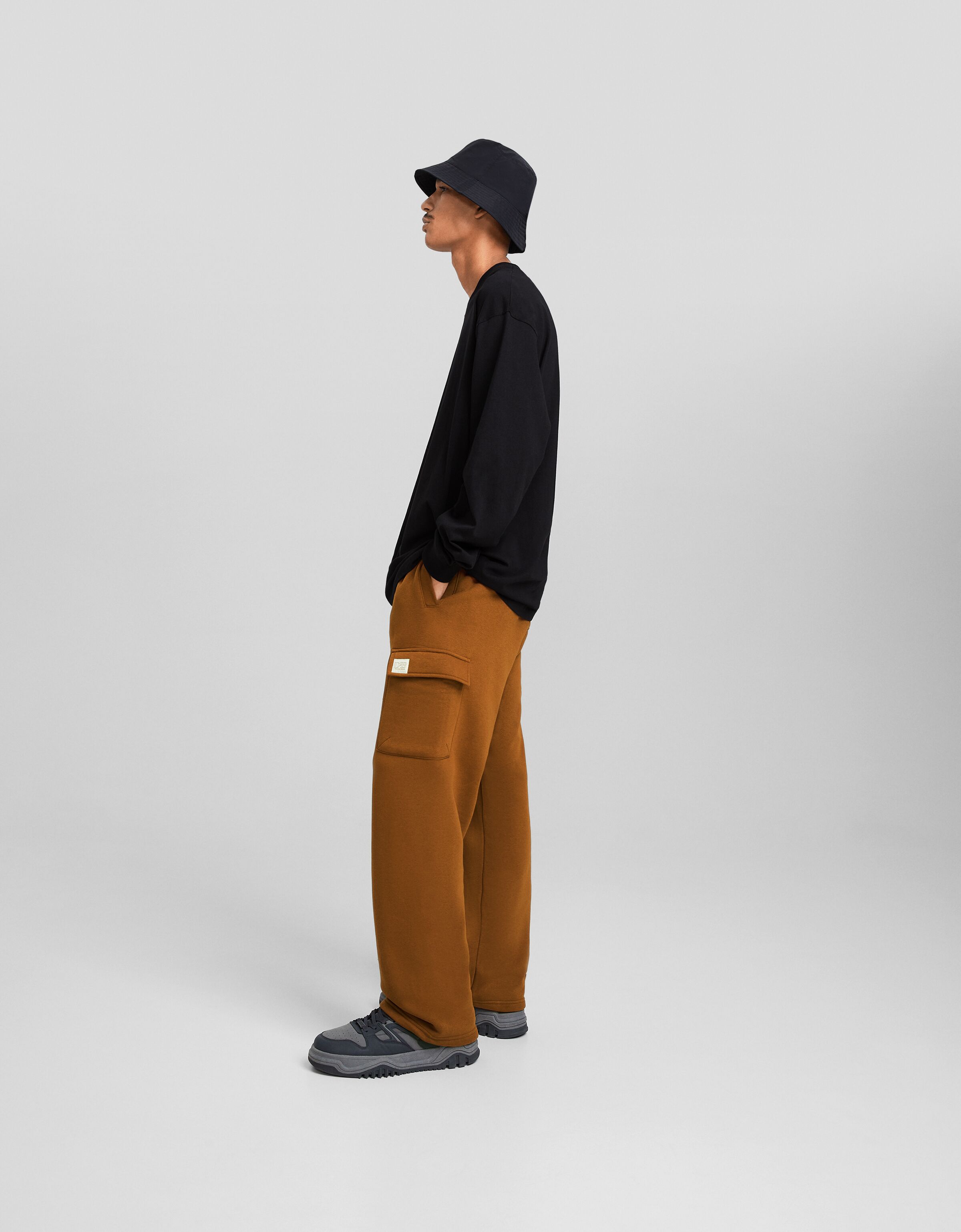 Pantalón wide leg cargo felpa