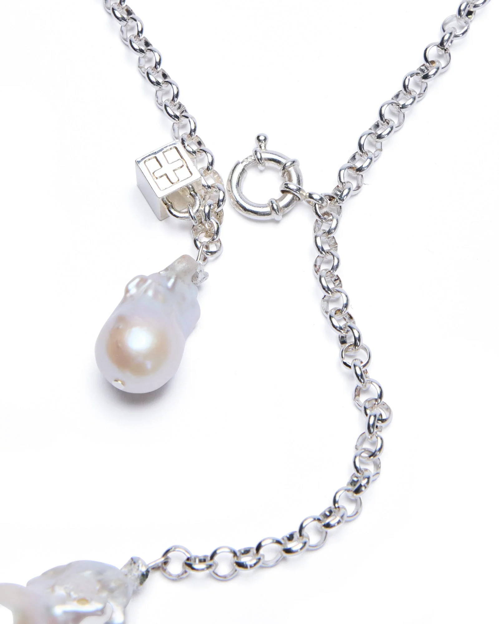 PEARL TWINZ NECKLACE