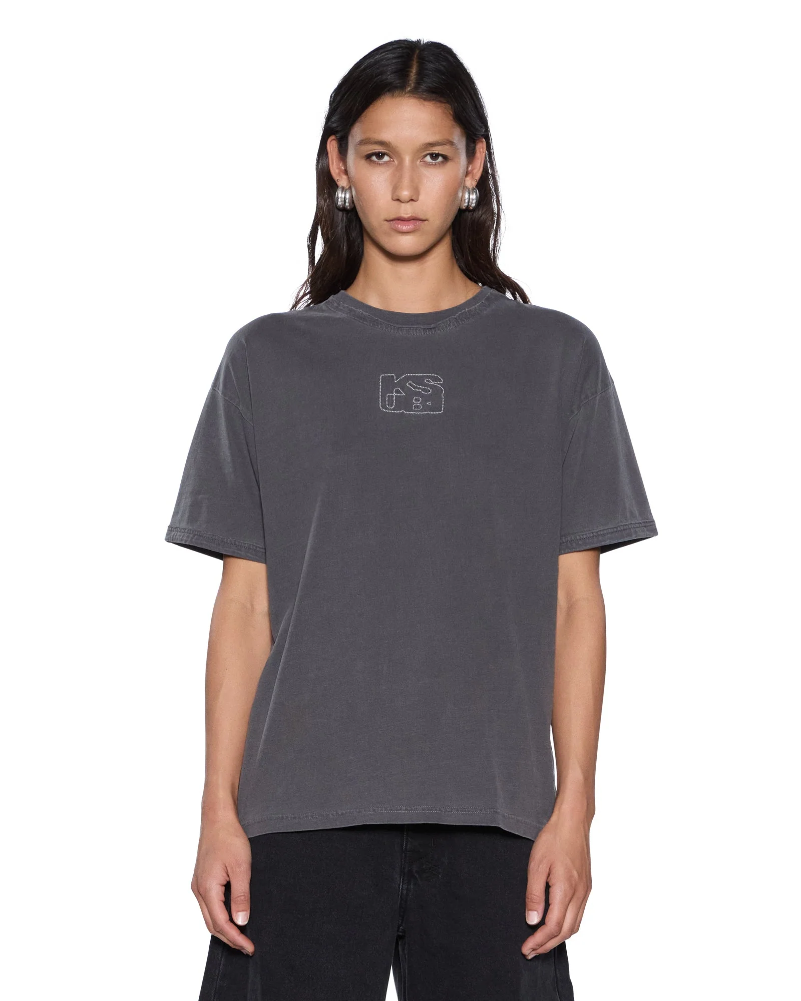 STACKED STITCH OH G SS TEE CHARCOAL