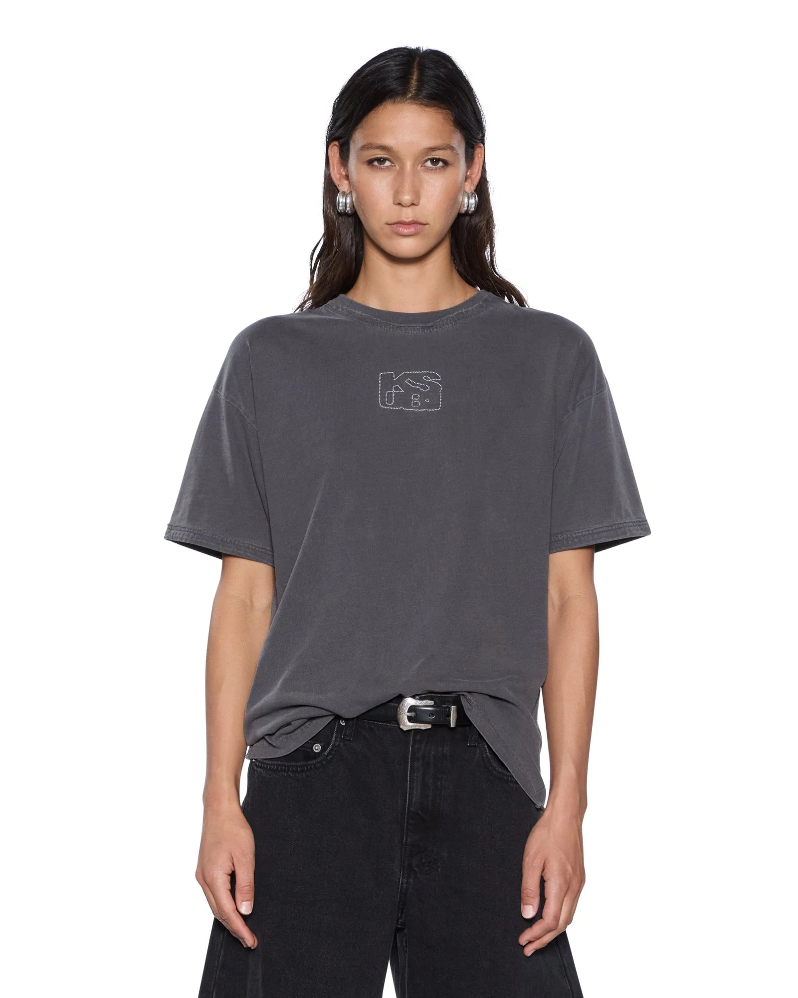 STACKED STITCH OH G SS TEE CHARCOAL